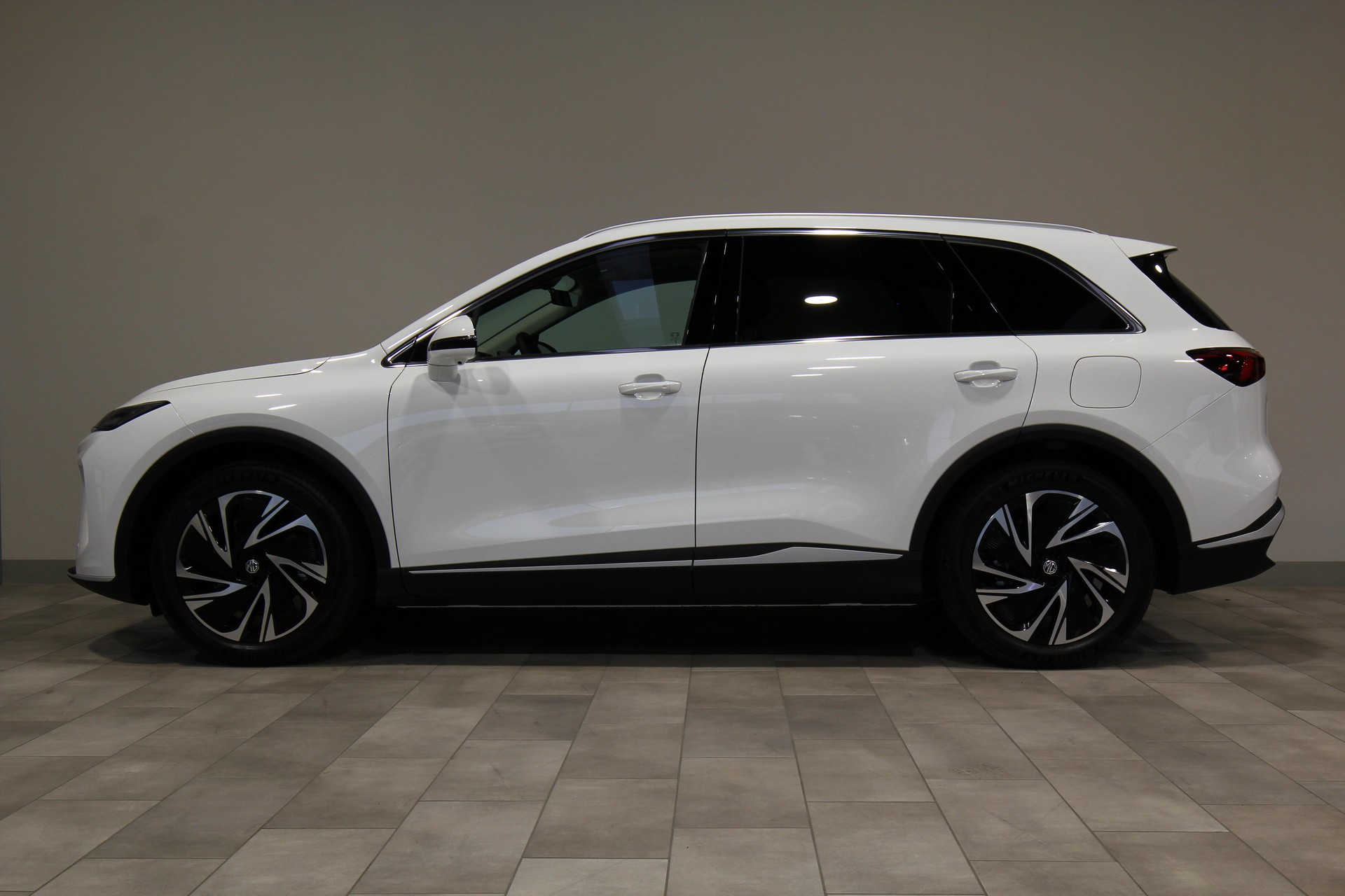 MG S6 EV 77 kWh Luxury 4WD-image-3