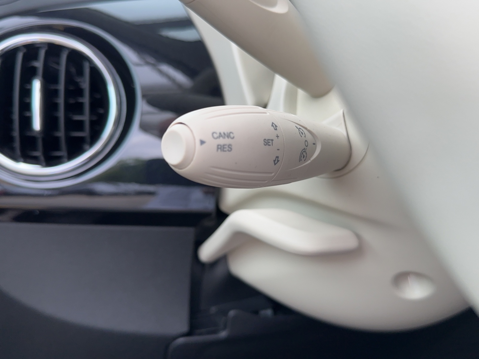FIAT 500 1.0 Hybrid Lounge-image-10