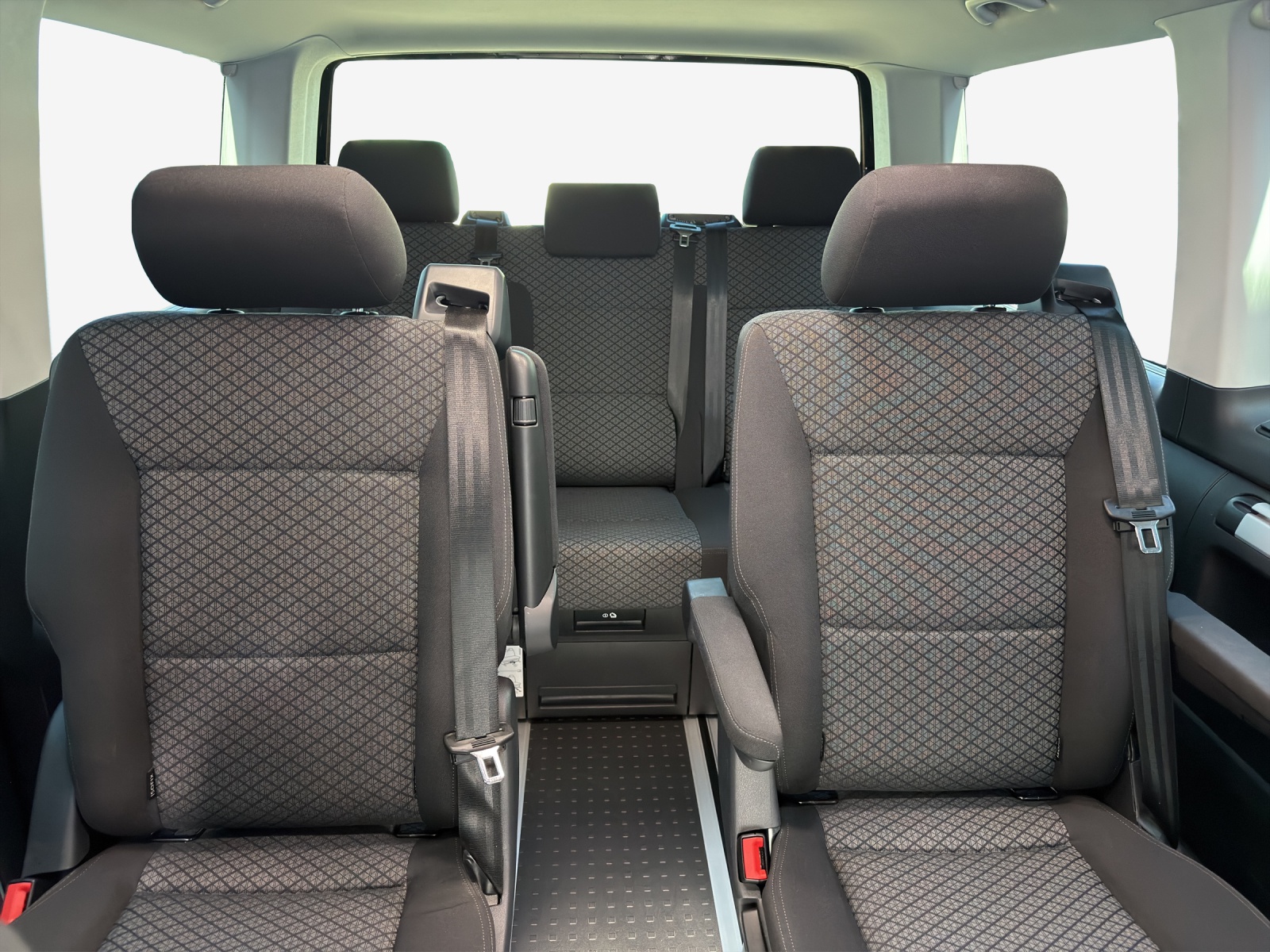 VW T6.1 Multivan 2.0 TDI Family DSG-image-15