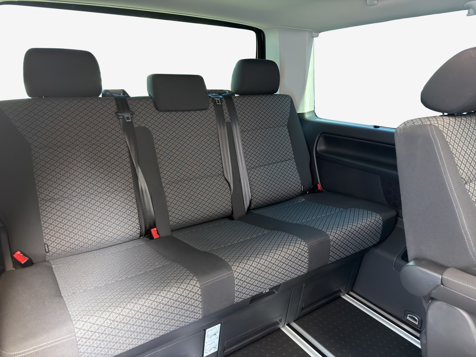 VW T6.1 Multivan 2.0 TDI Family DSG-image-13