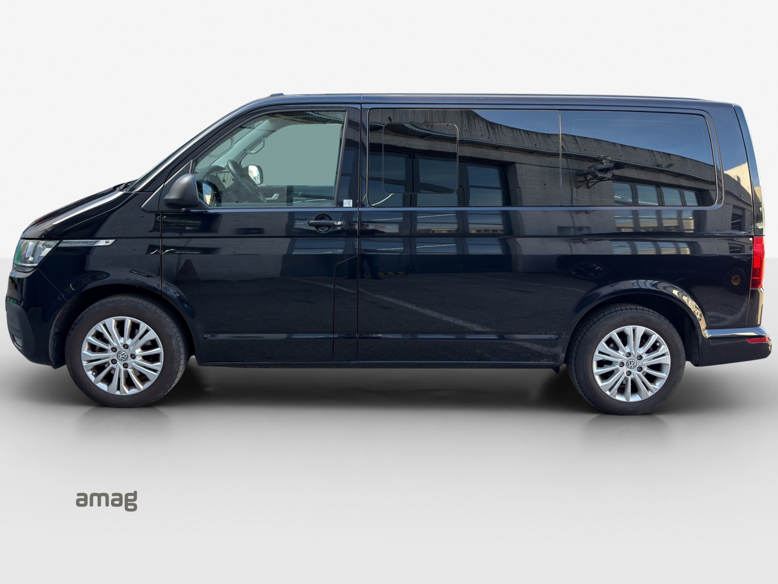 VW T6.1 Multivan 2.0 TDI Family DSG-showroom-element-1