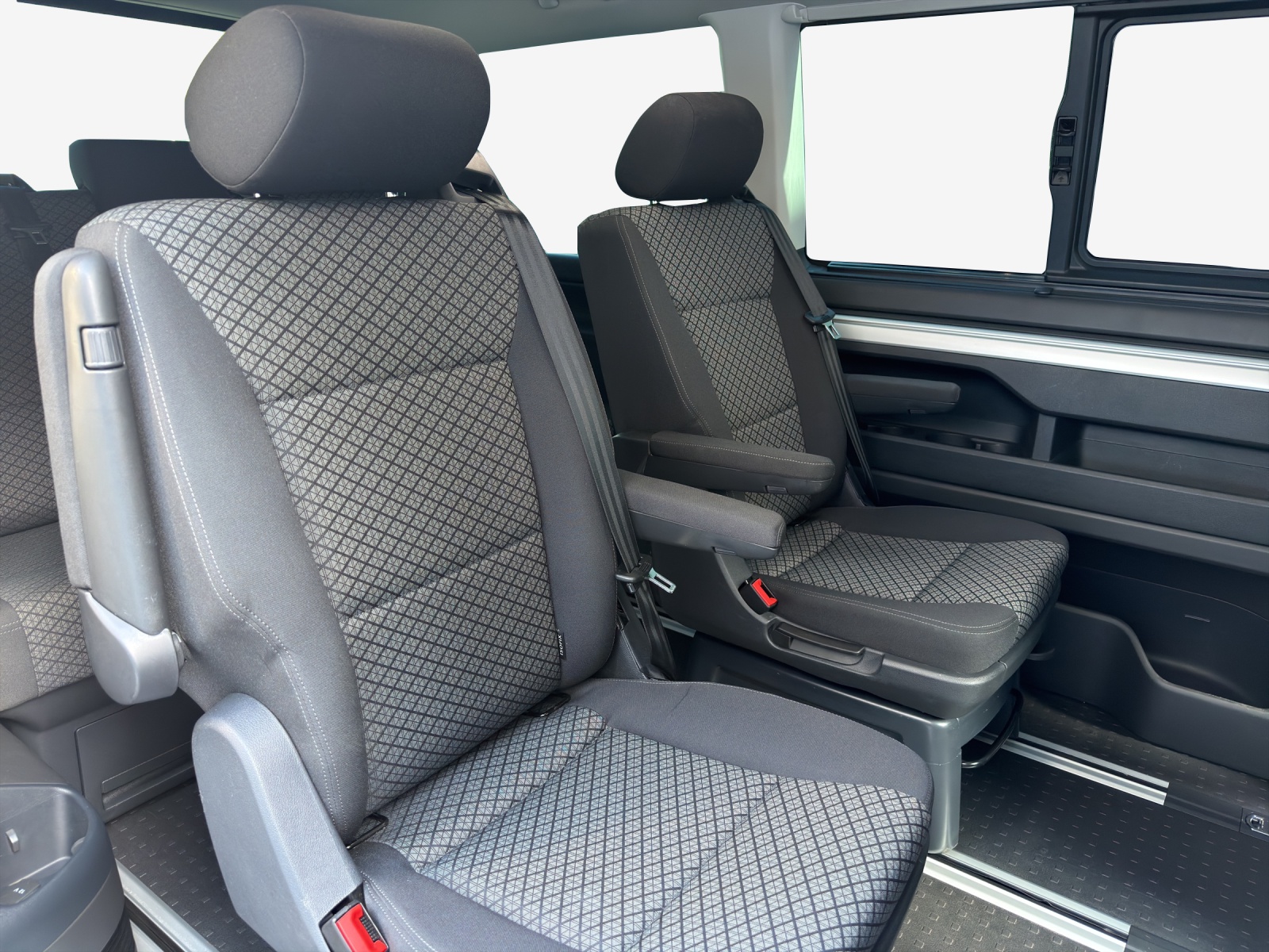 VW T6.1 Multivan 2.0 TDI Family DSG-image-11