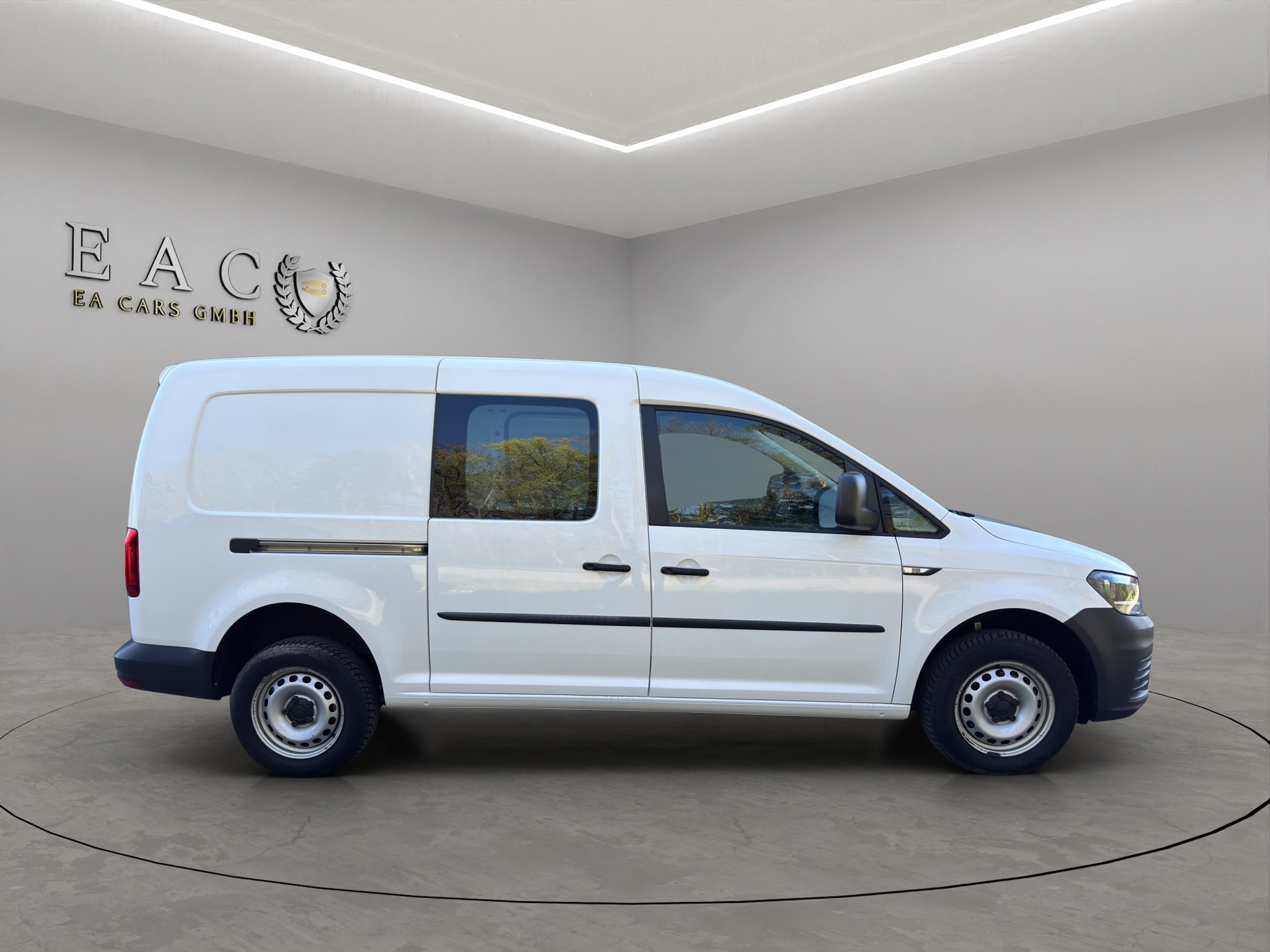 VW Caddy Maxi 2.0TDI 4Motion BlueMotion Technology-image-5