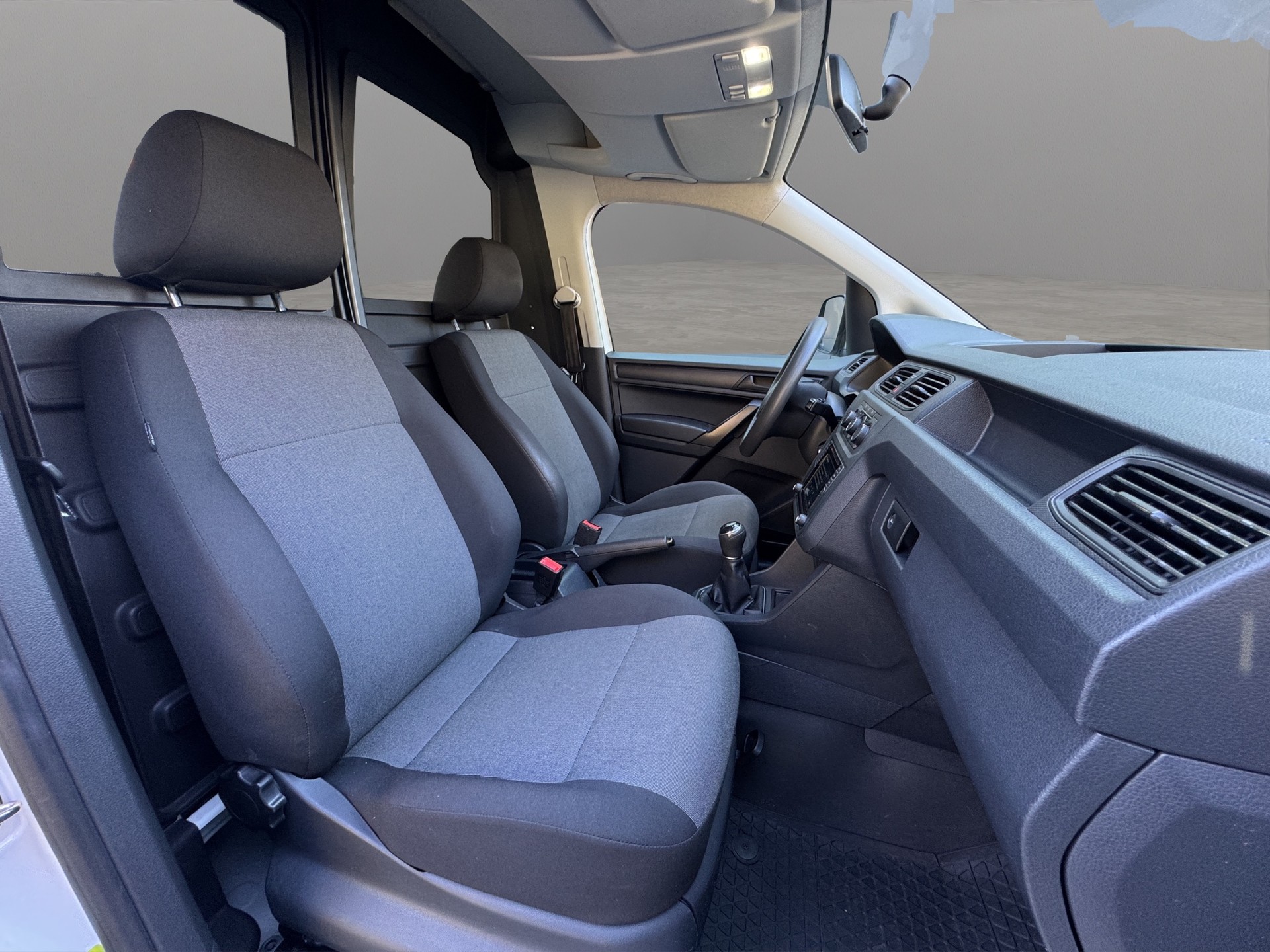 VW Caddy Maxi 2.0TDI 4Motion BlueMotion Technology-image-11