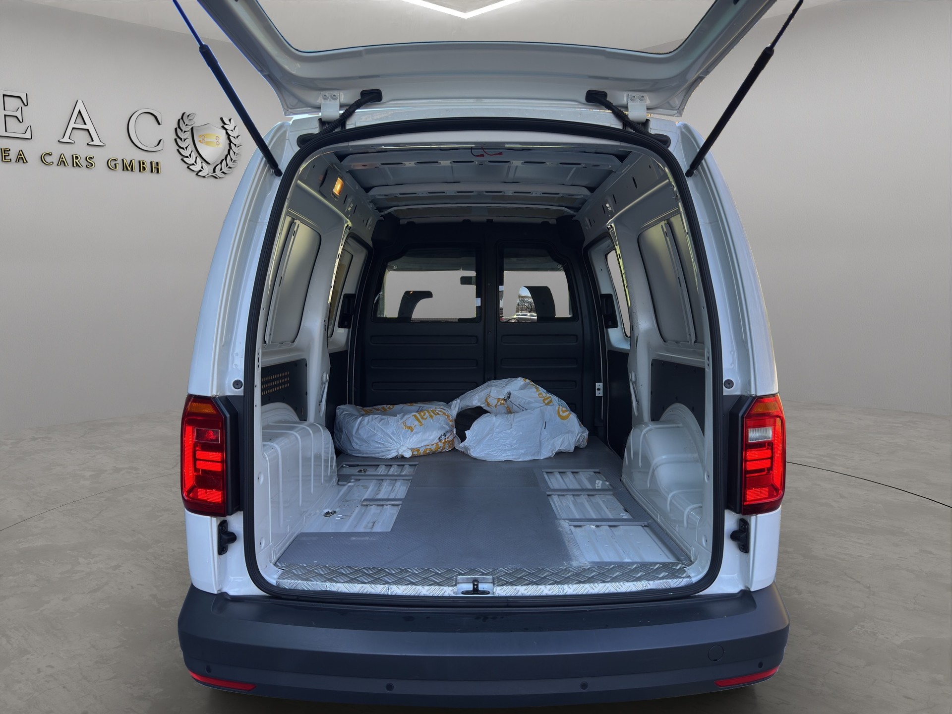 VW Caddy Maxi 2.0TDI 4Motion BlueMotion Technology-image-15