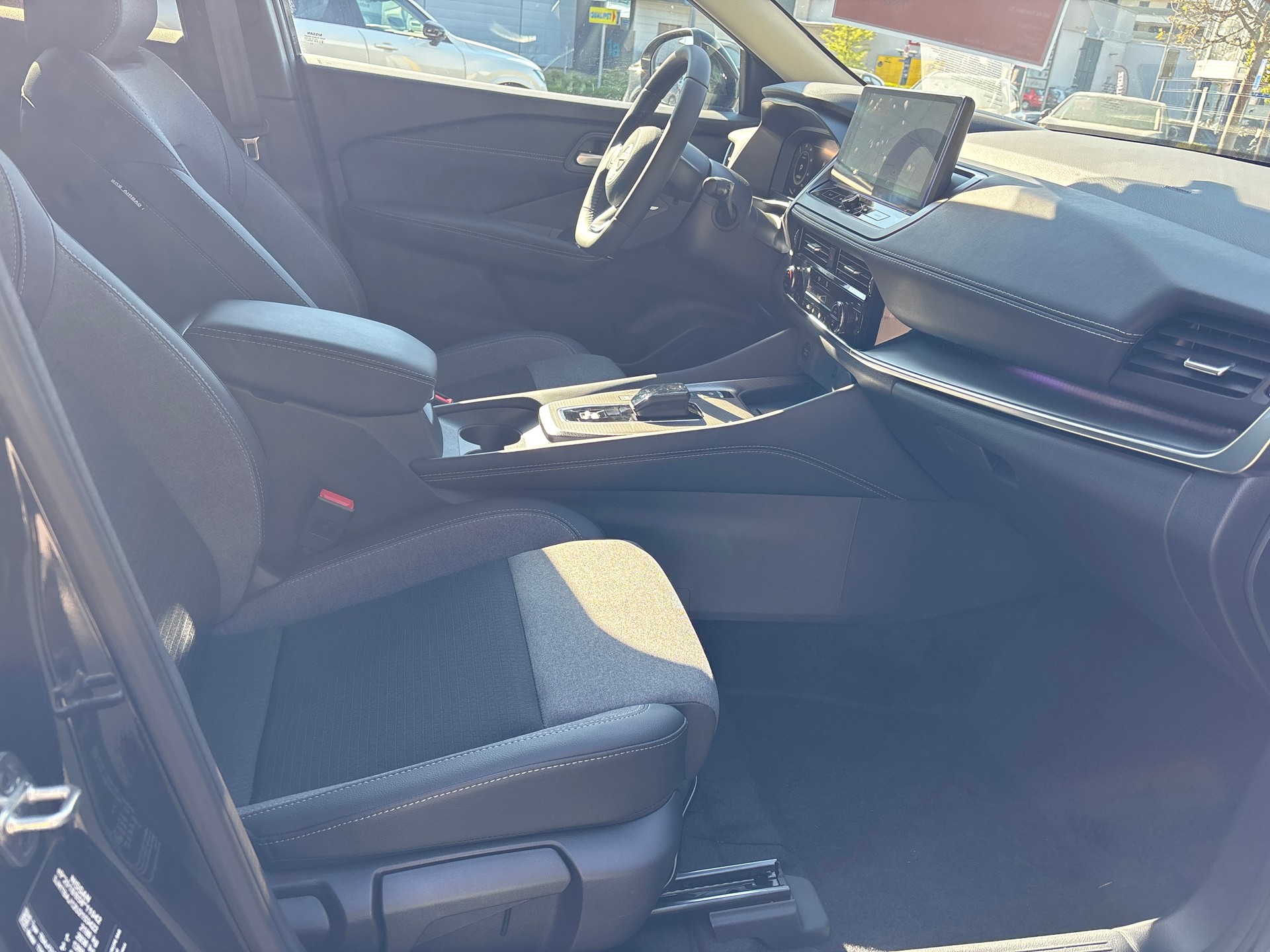 NISSAN Qashqai 1.5 VC-T e-Power N-Connecta-image-14