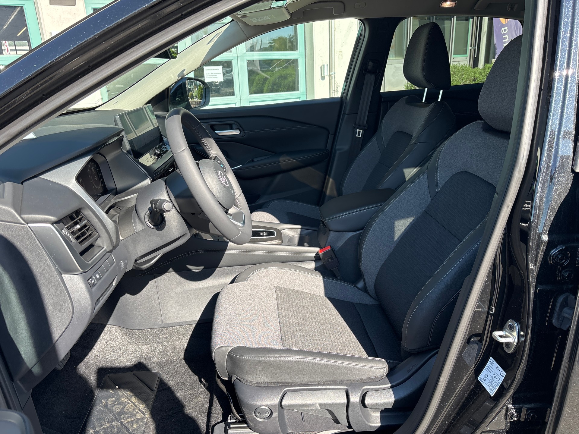 NISSAN Qashqai 1.5 VC-T e-Power N-Connecta-image-10