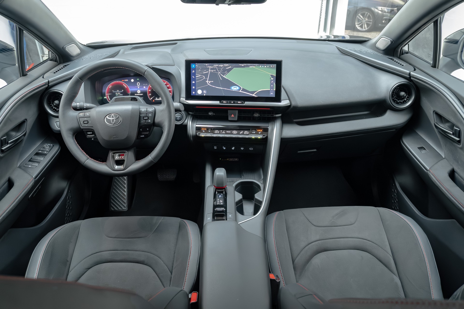 TOYOTA C-HR 2.0 HSD CVT GR Sport Premiere 4WD-image-7