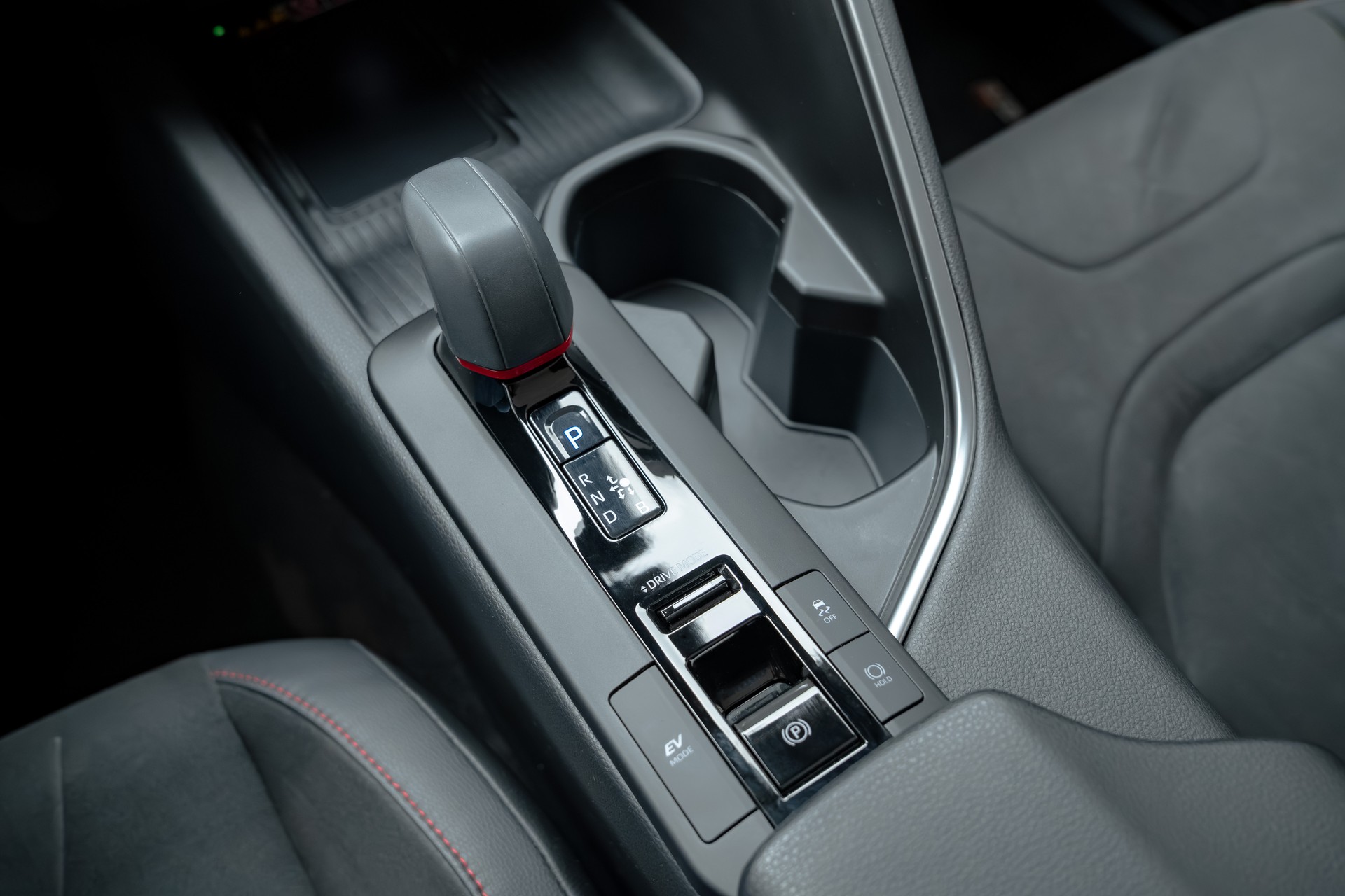 TOYOTA C-HR 2.0 HSD CVT GR Sport Premiere 4WD-image-11