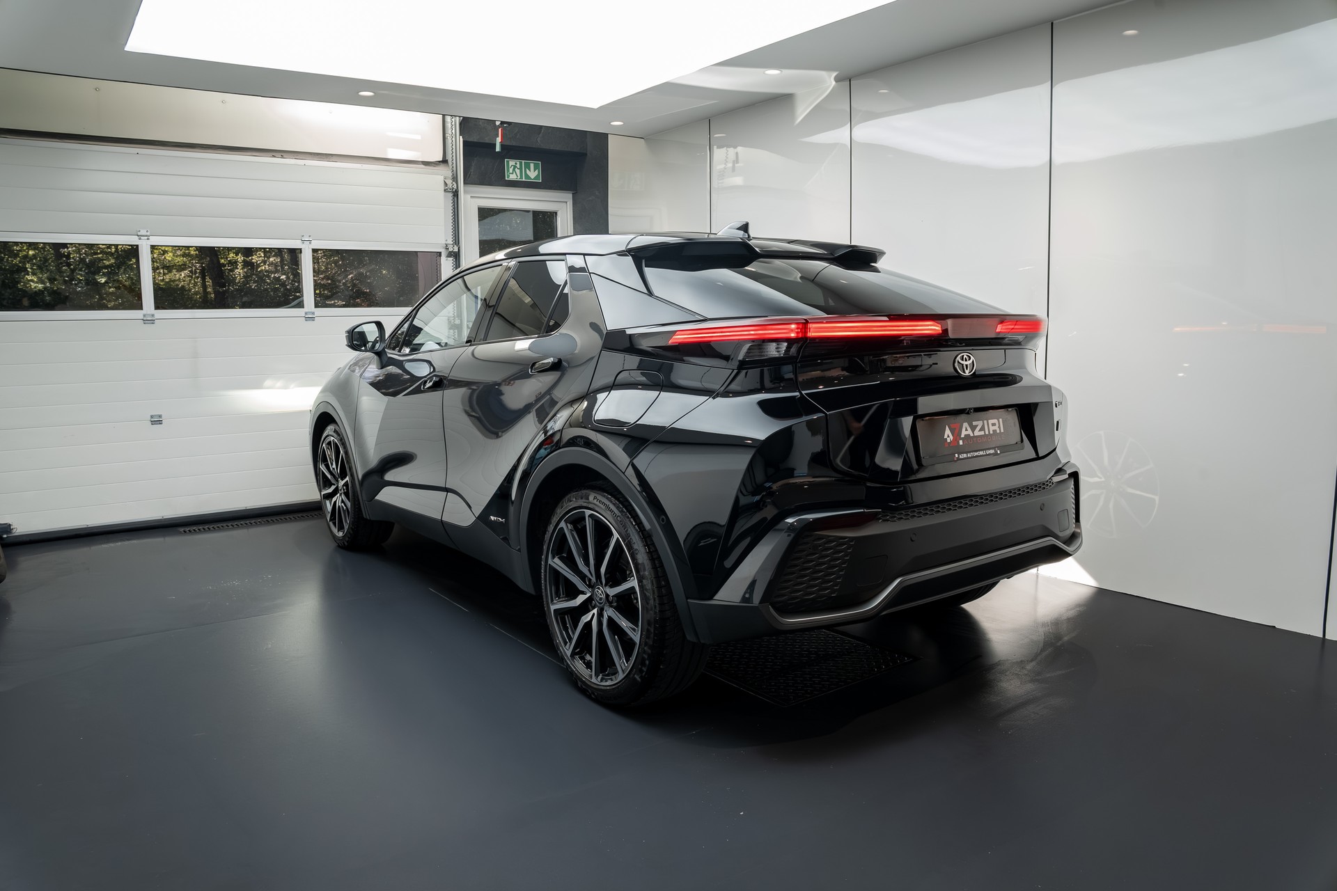 TOYOTA C-HR 2.0 HSD CVT GR Sport Premiere 4WD-image-6