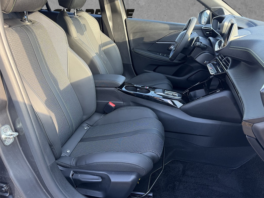 PEUGEOT 208 1.2 PureTech 130 GT-image-12