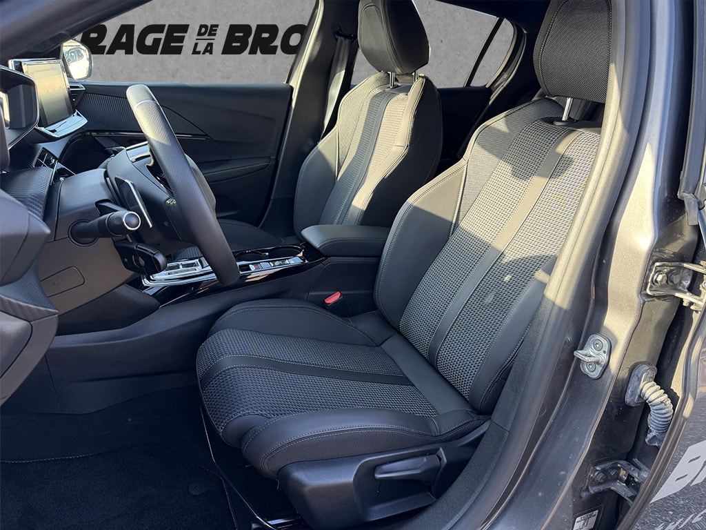 PEUGEOT 208 1.2 PureTech 130 GT-image-8