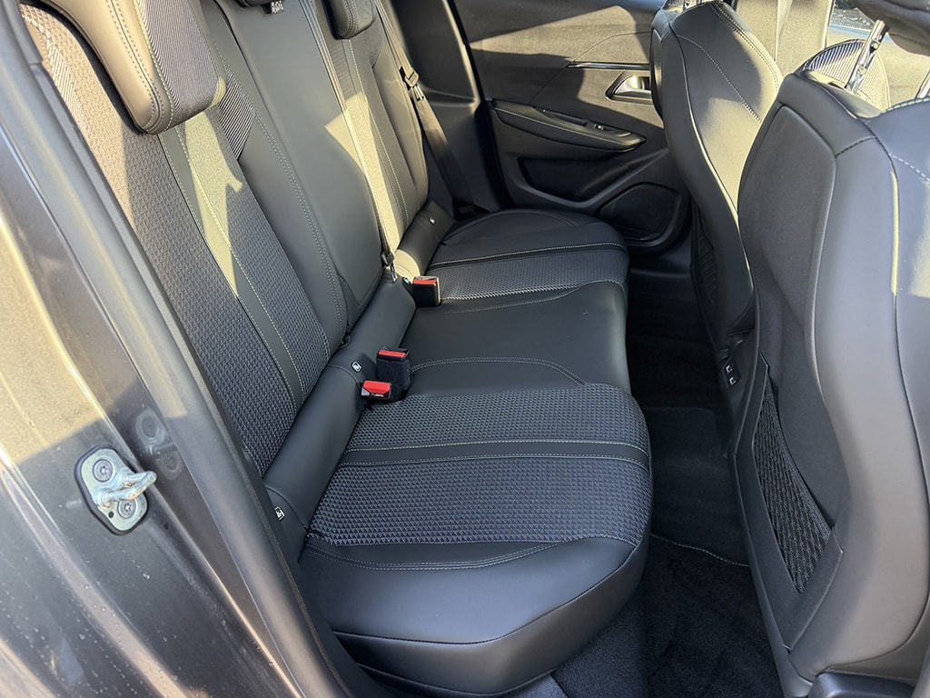 PEUGEOT 208 1.2 PureTech 130 GT-image-11