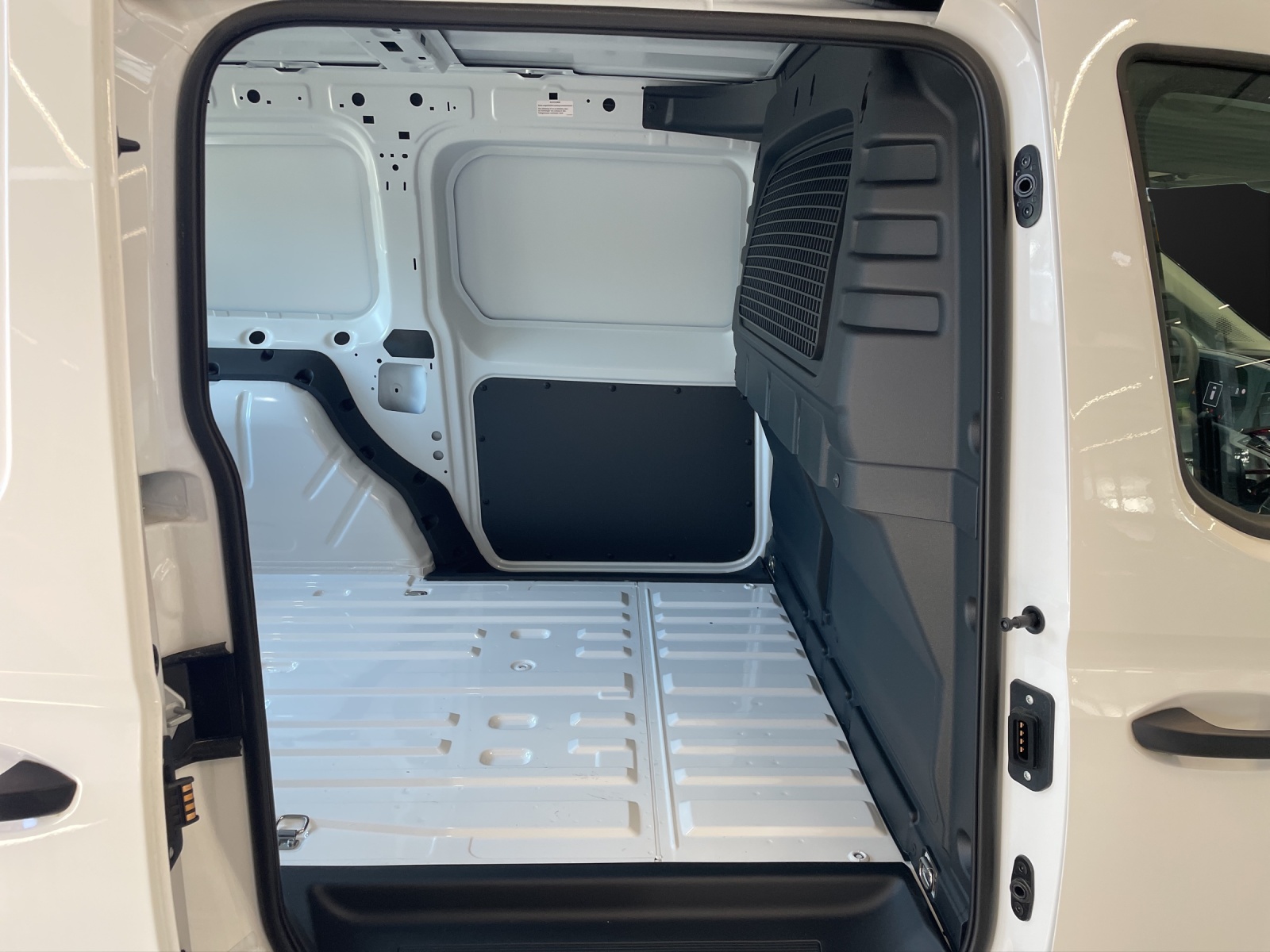 VW Caddy Cargo 2.0TDI Maxi 4Motion-image-8