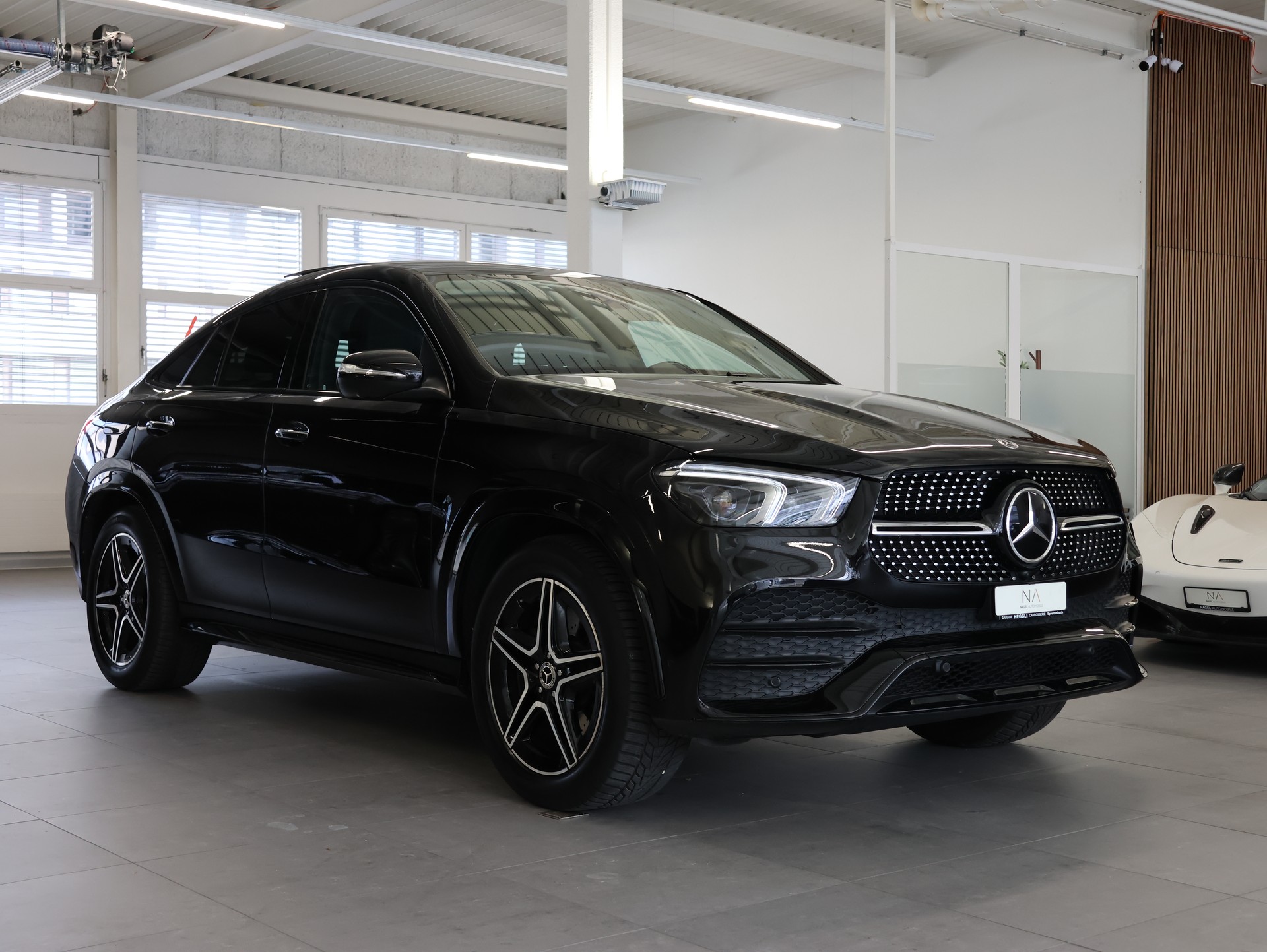 MERCEDES-BENZ GLE Coupé 300 d 4Matic+ 9G-Tronic *Panorama* *Burmester* *360 Kamera*-showroom-element-1