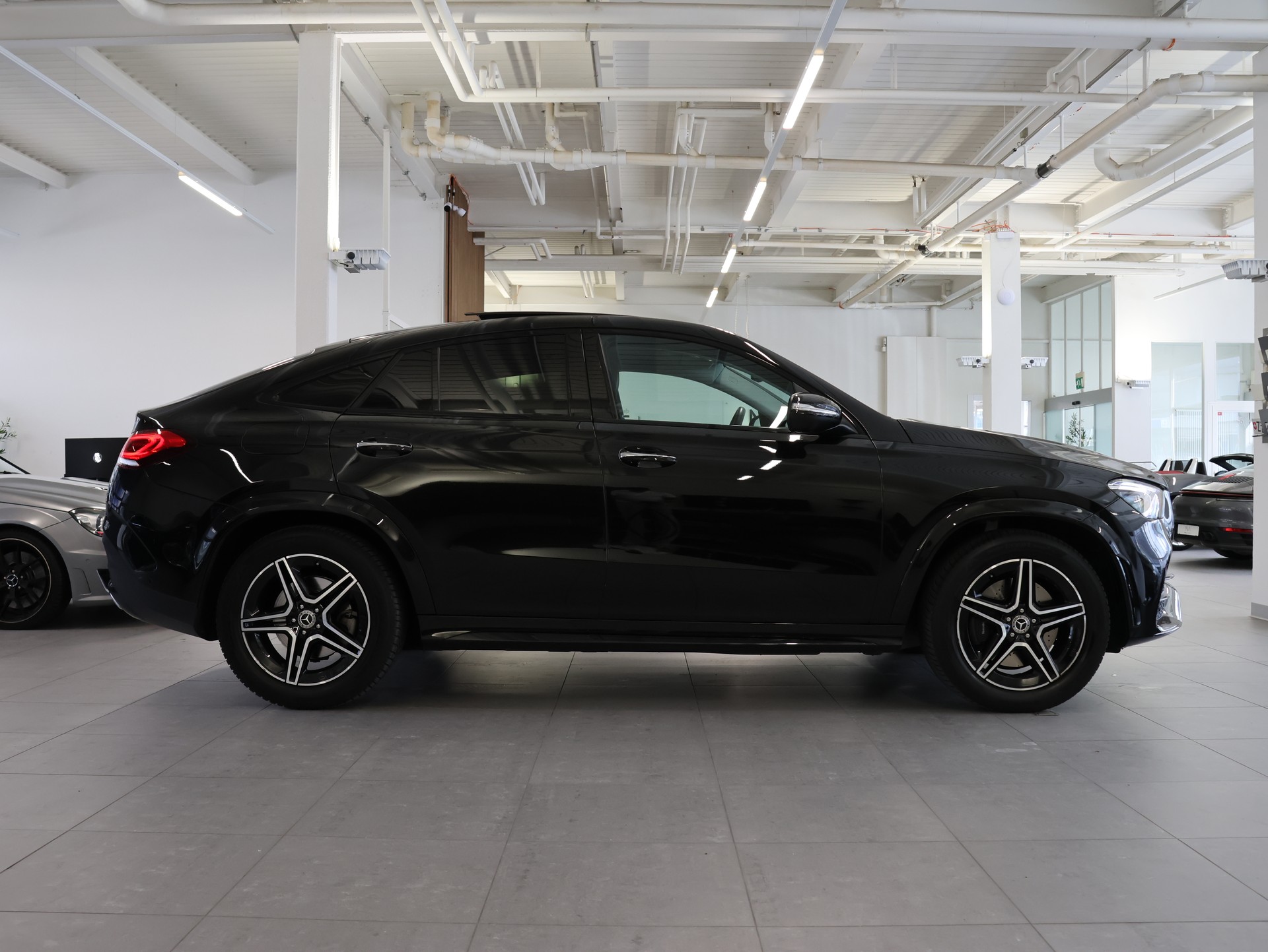 MERCEDES-BENZ GLE Coupé 300 d 4Matic+ 9G-Tronic *Panorama* *Burmester* *360 Kamera*-image-6