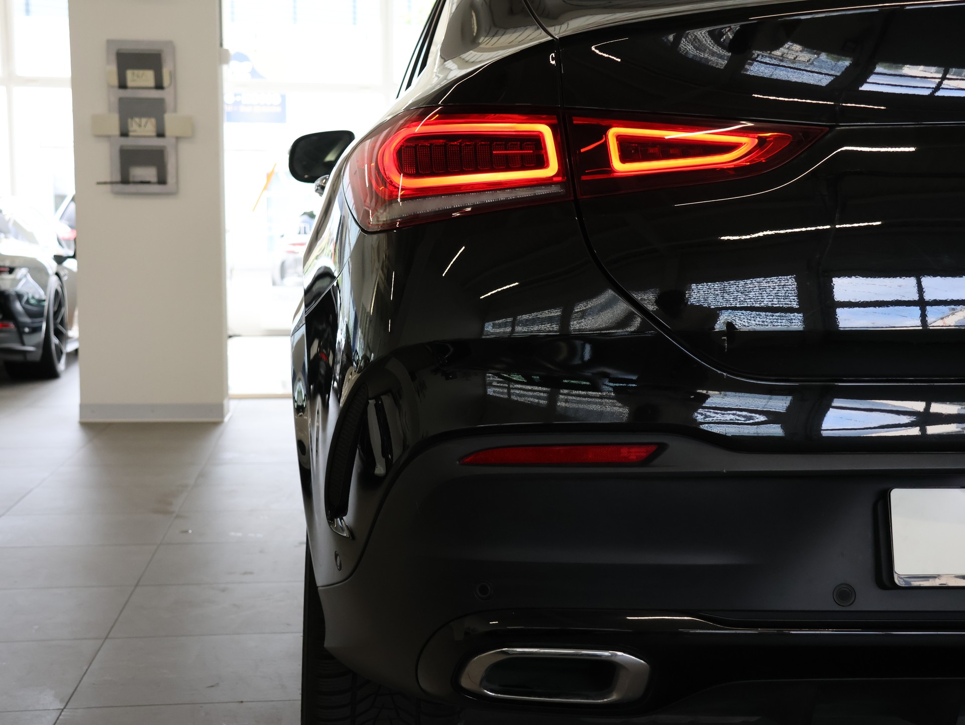 MERCEDES-BENZ GLE Coupé 300 d 4Matic+ 9G-Tronic *Panorama* *Burmester* *360 Kamera*-image-11