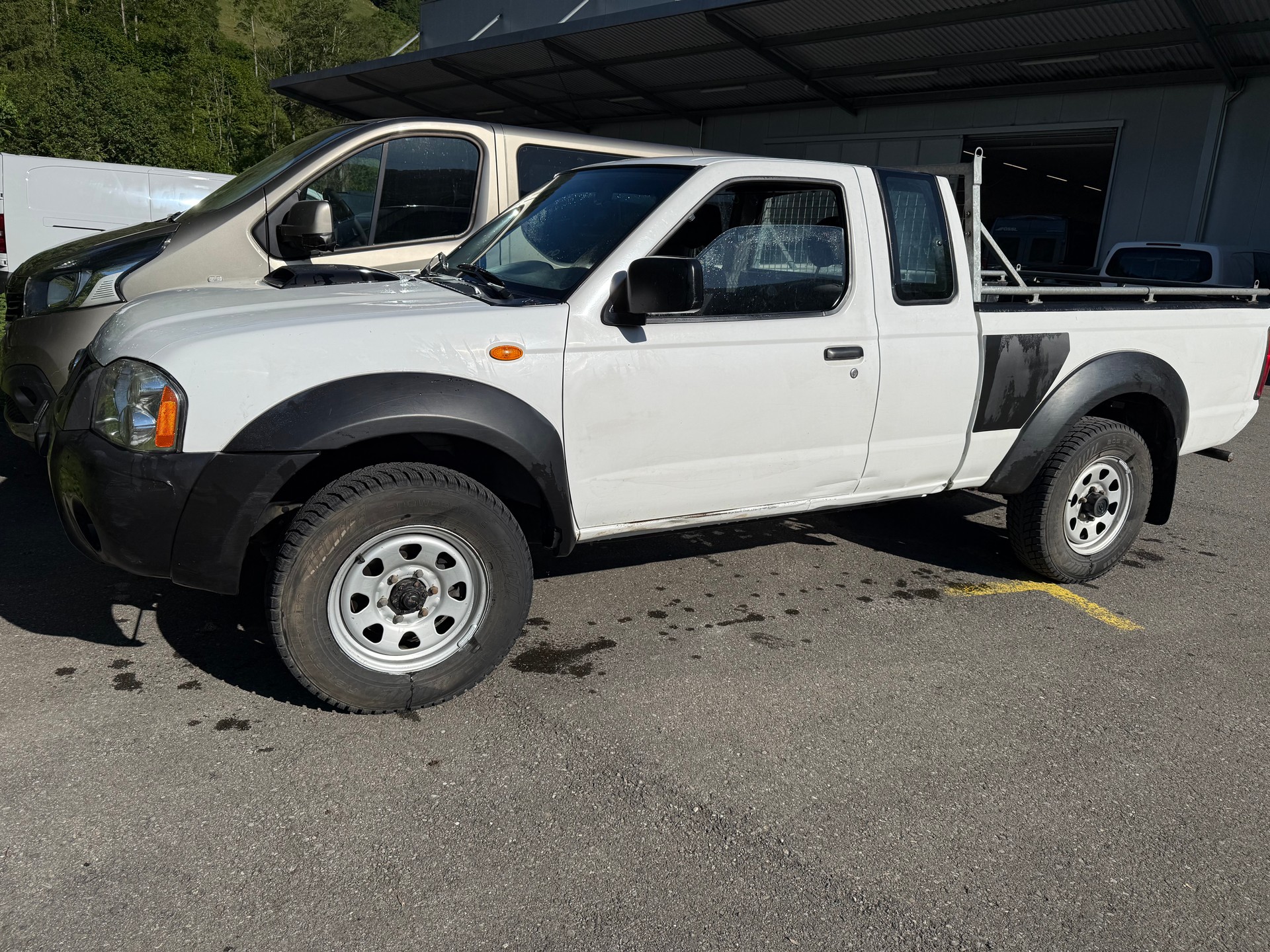 NISSAN NP300 4x4 King Cab-image-0