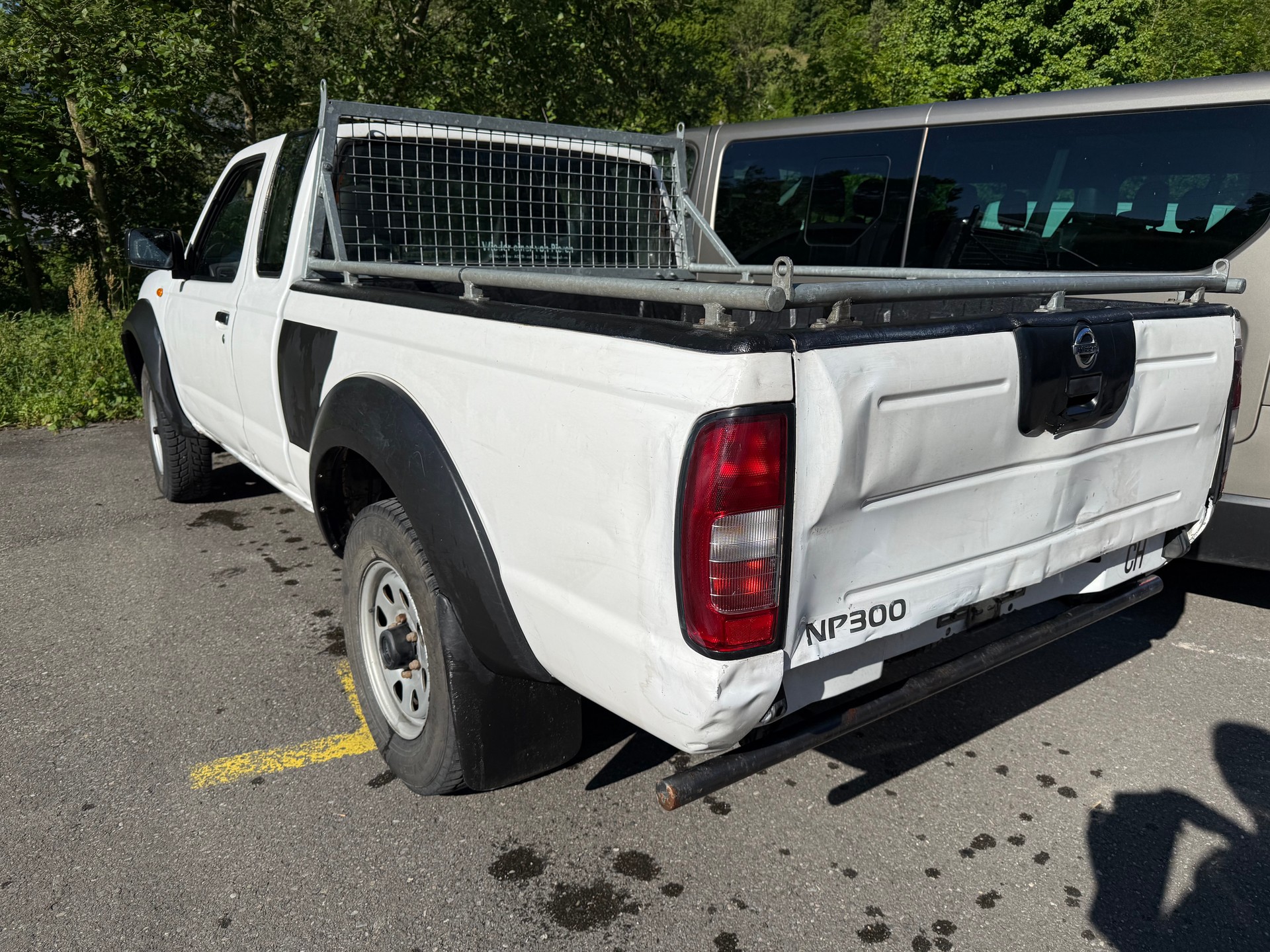 NISSAN NP300 4x4 King Cab-image-1