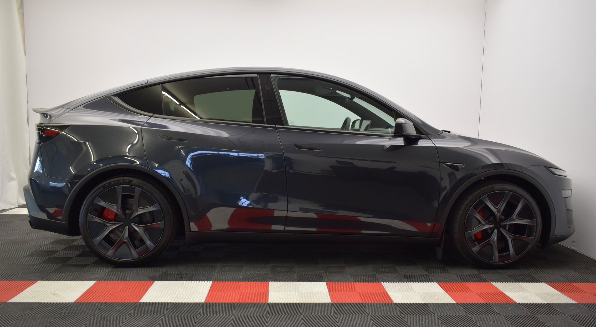 TESLA Model Y Performance 4WD 626PS, Stealth Grey, 21 Zoll, Carbon, Made in Berlin-image-14