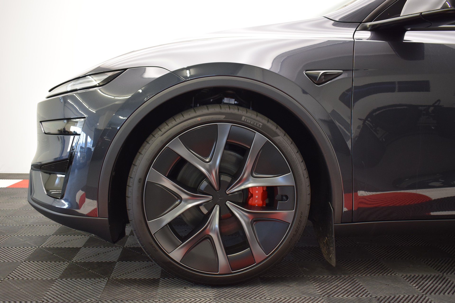 TESLA Model Y Performance 4WD 626PS, Stealth Grey, 21 Zoll, Carbon, Made in Berlin-image-7