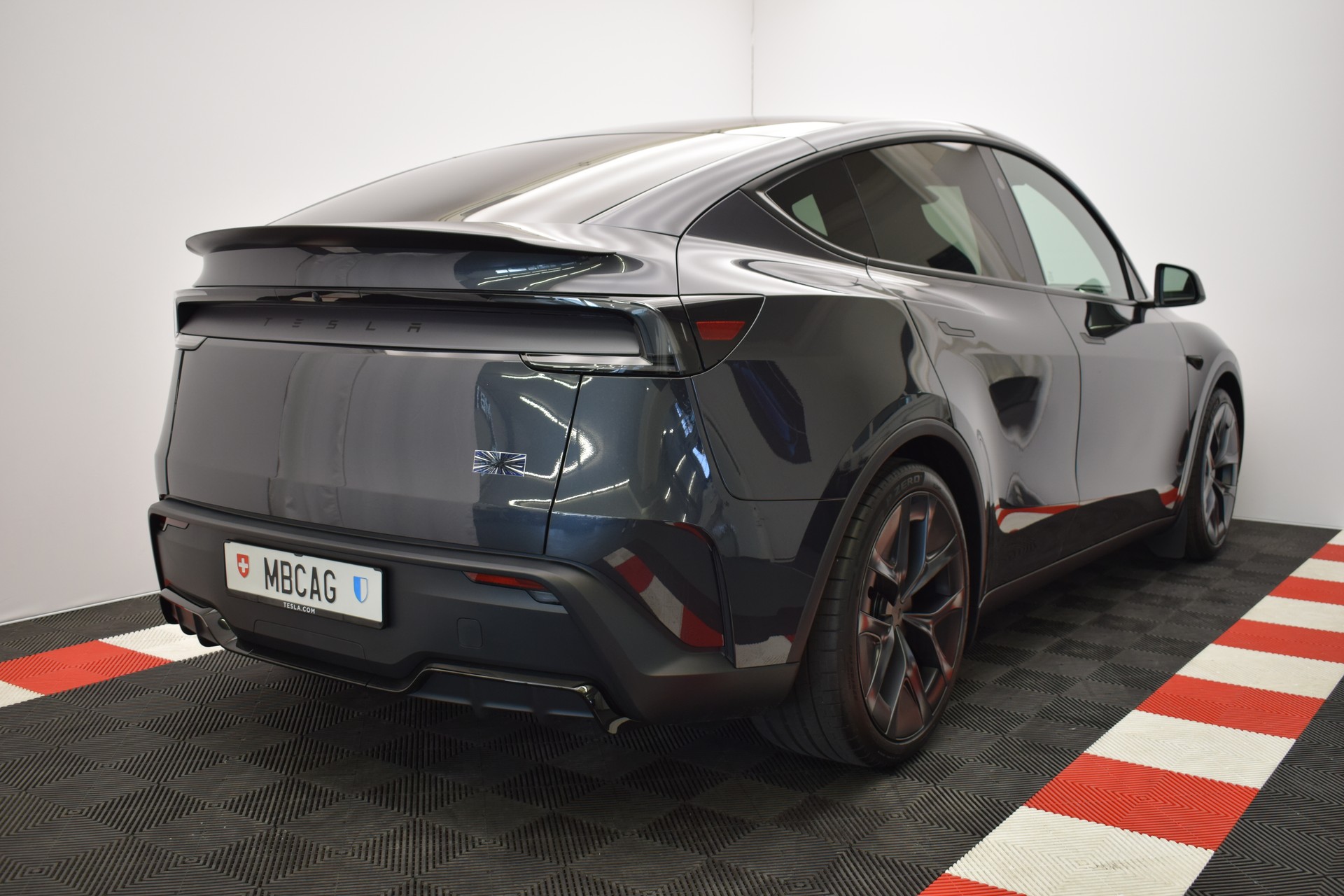 TESLA Model Y Performance 4WD 626PS, Stealth Grey, 21 Zoll, Carbon, Made in Berlin-image-10