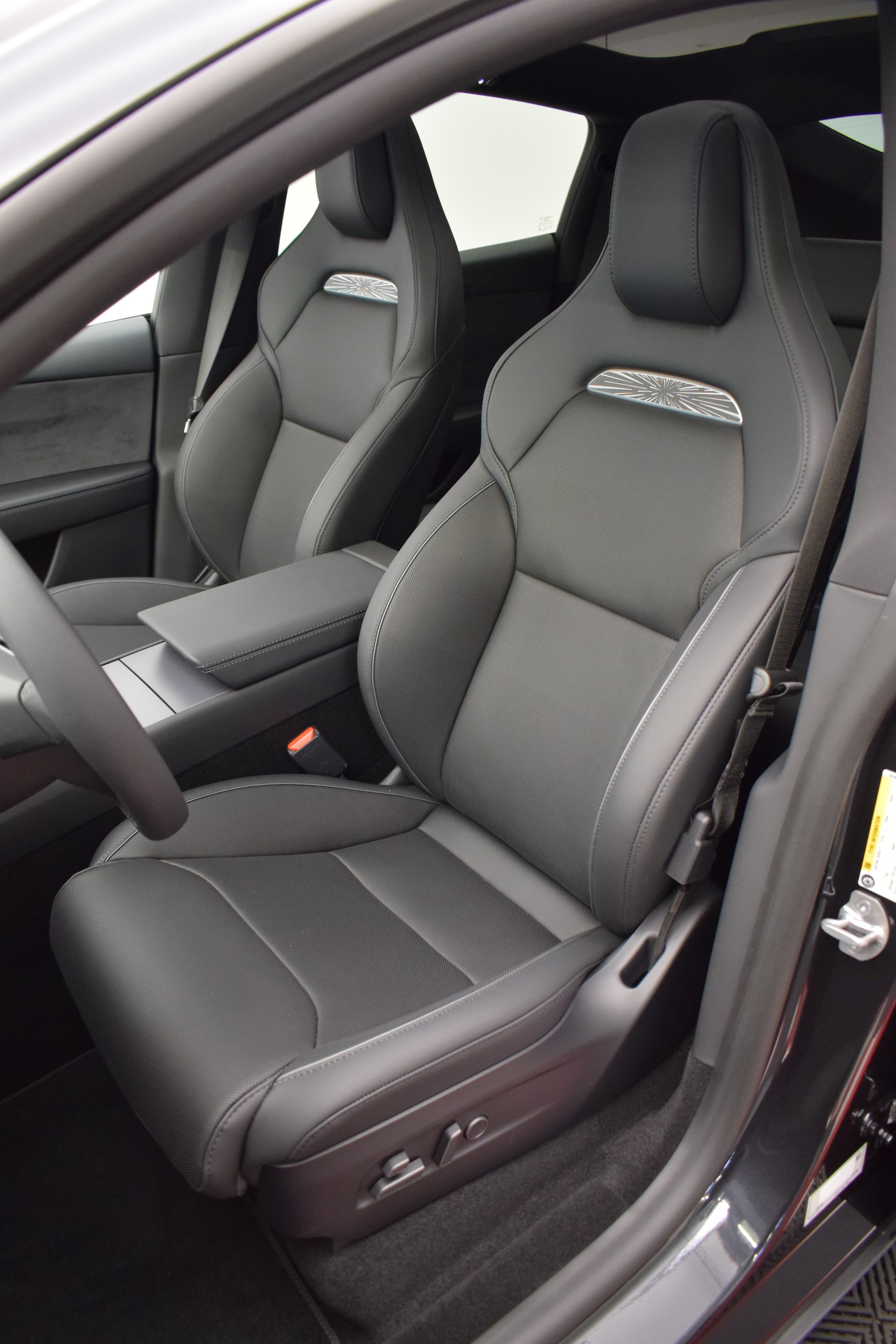 TESLA Model Y Performance 4WD 626PS, Stealth Grey, 21 Zoll, Carbon, Made in Berlin-image-16