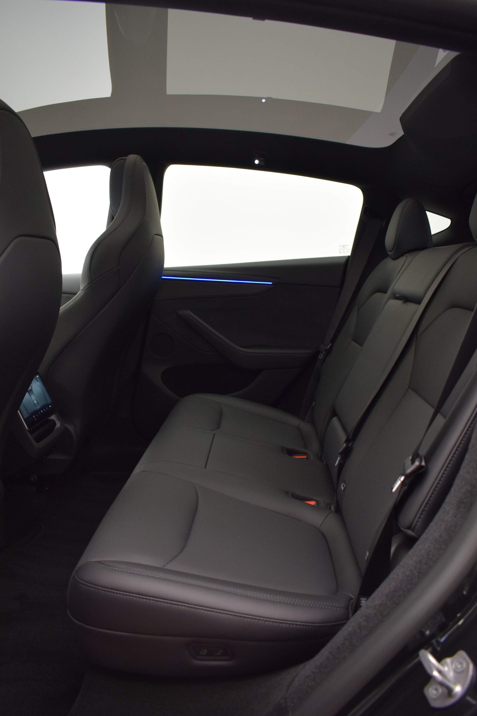 TESLA Model Y Performance 4WD 626PS, Stealth Grey, 21 Zoll, Carbon, Made in Berlin-image-17