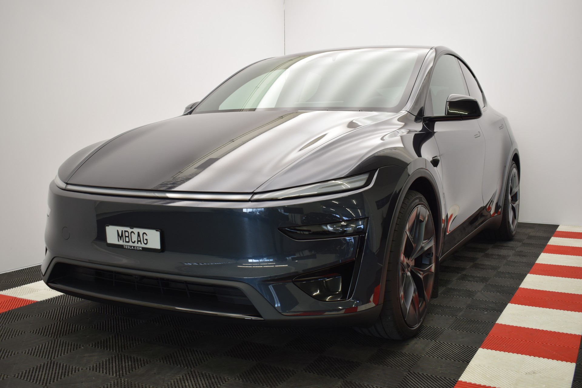 TESLA Model Y Performance 4WD 626PS, Stealth Grey, 21 Zoll, Carbon, Made in Berlin-image-6