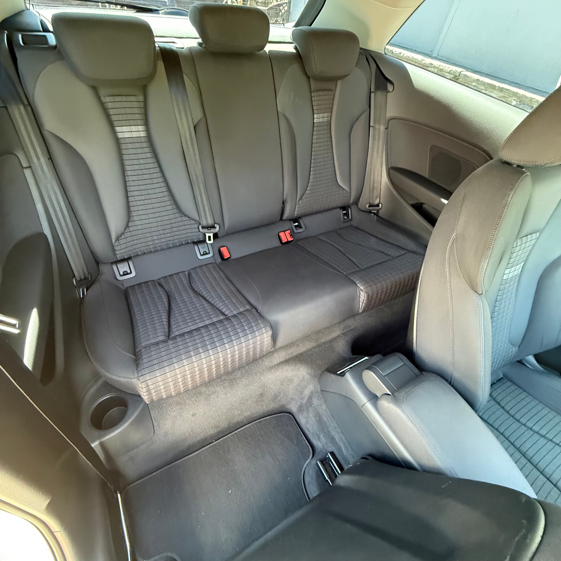 AUDI A3 2.0 TDI Ambition S-tronic-image-10
