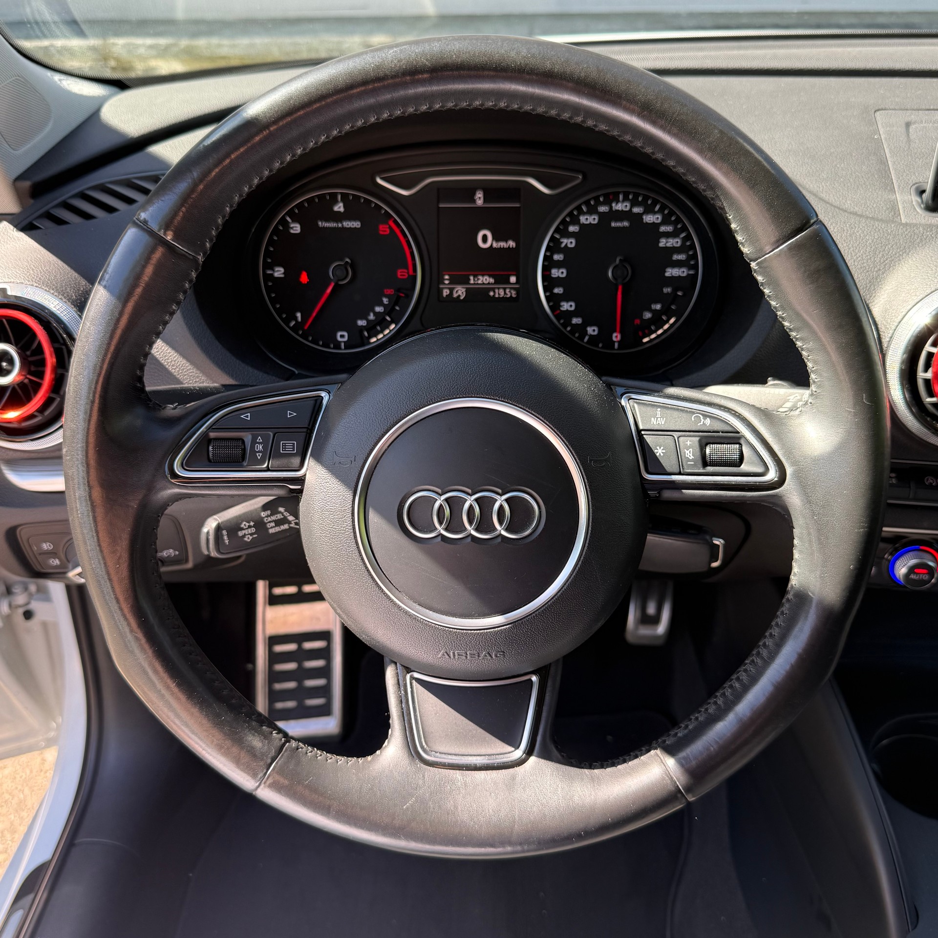 AUDI A3 2.0 TDI Ambition S-tronic-image-13