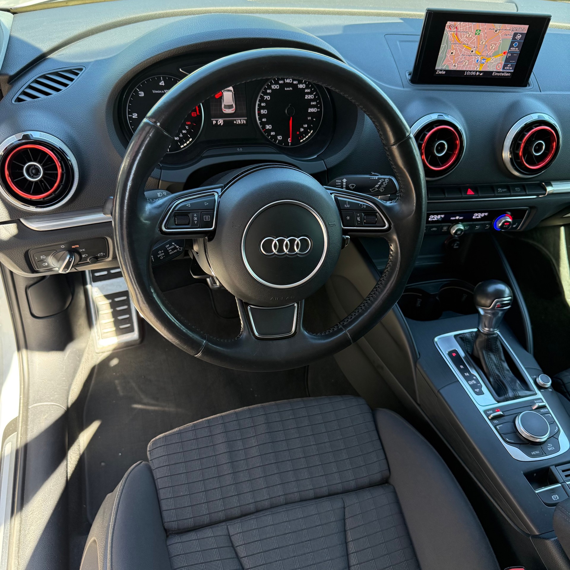 AUDI A3 2.0 TDI Ambition S-tronic-image-12