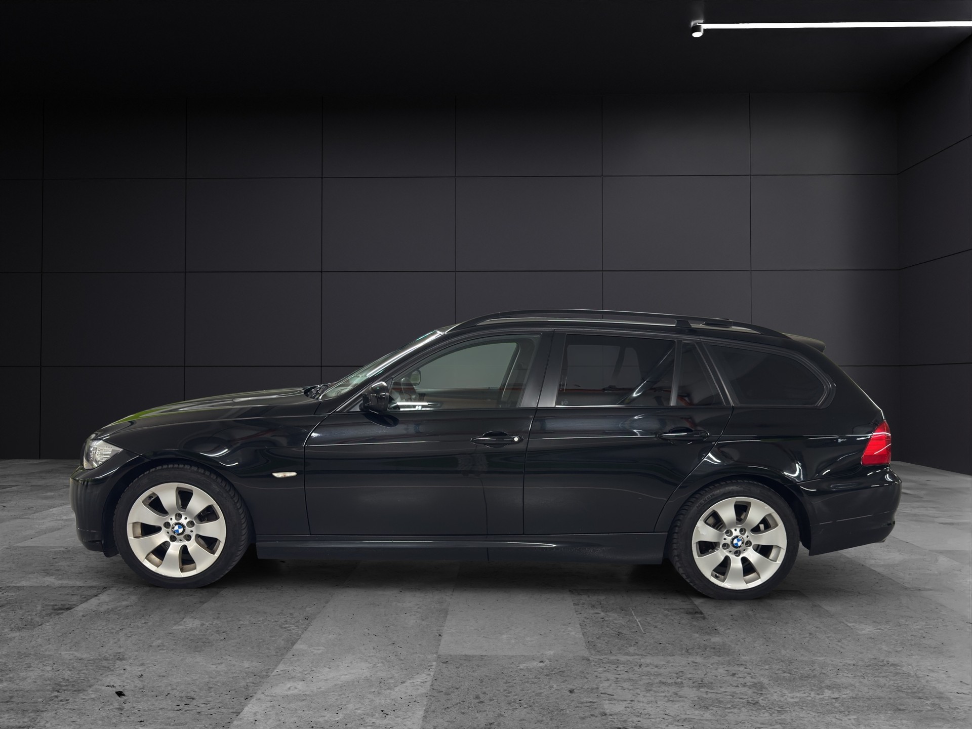 BMW 320i Touring Steptronic-image-7