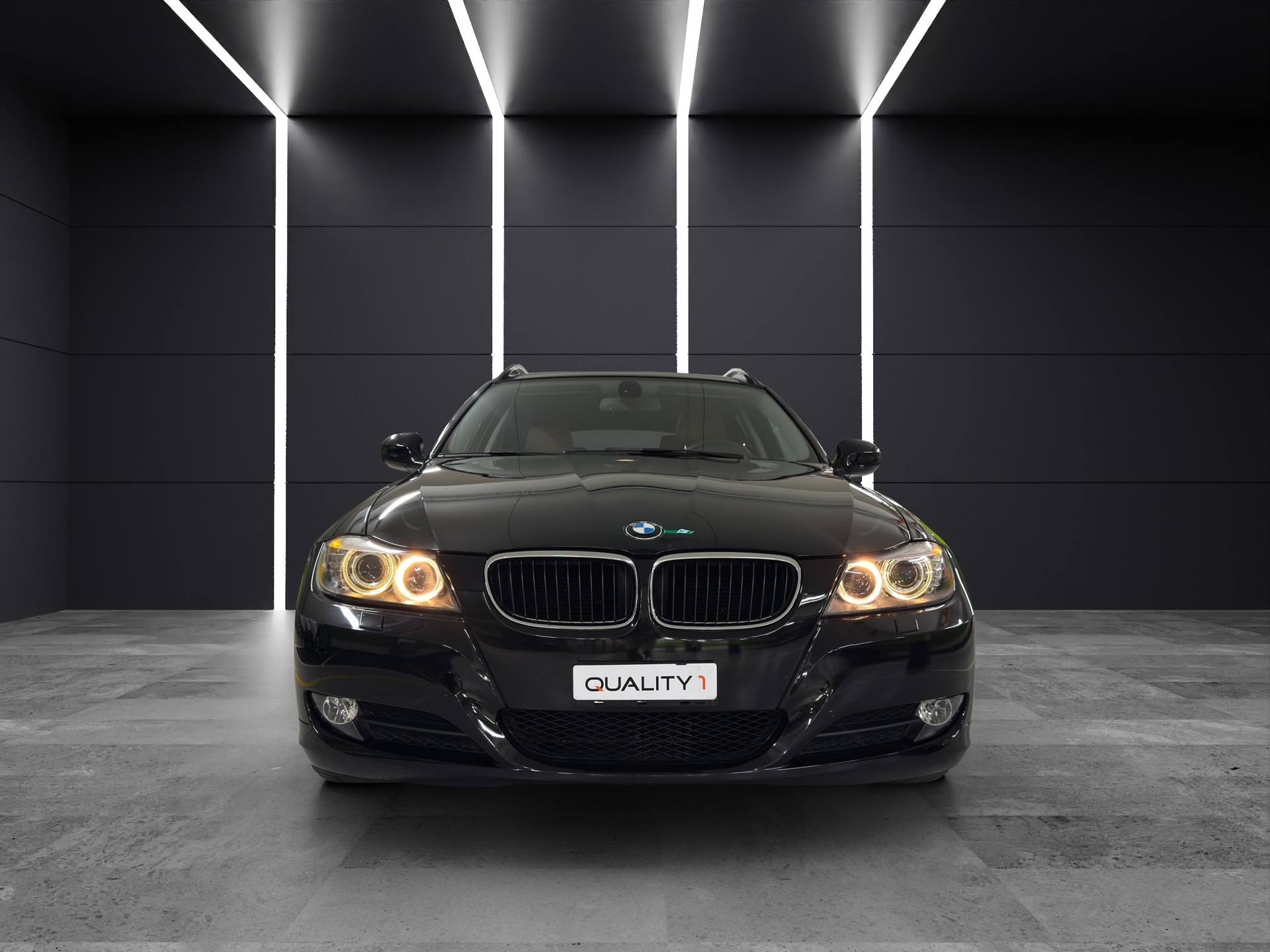 BMW 320i Touring Steptronic-image-1