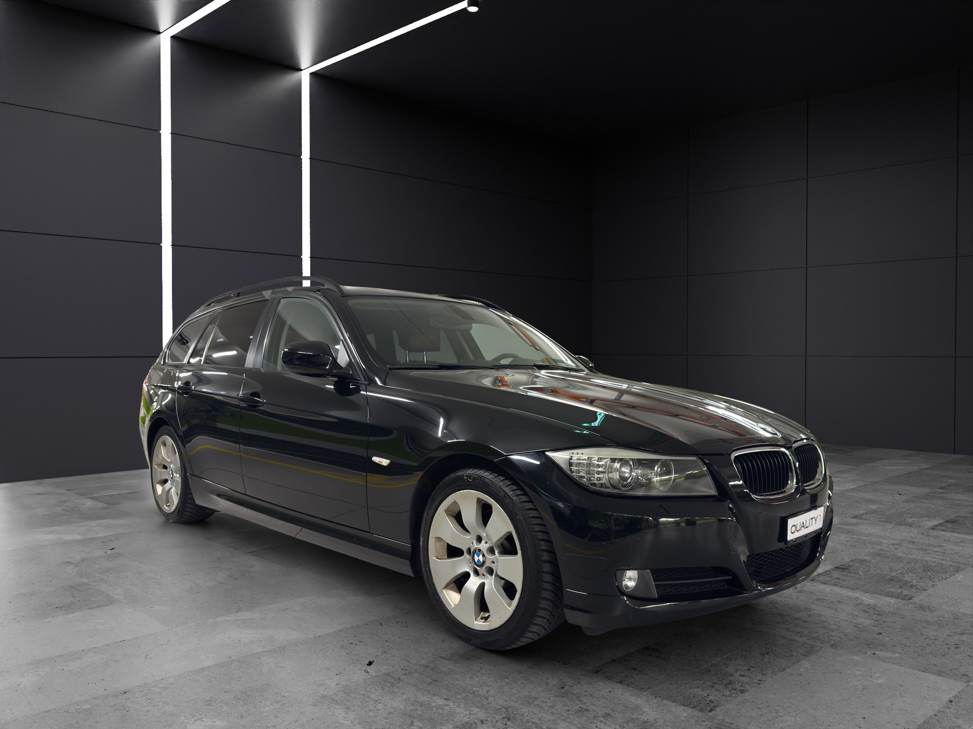 BMW 320i Touring Steptronic-image-2