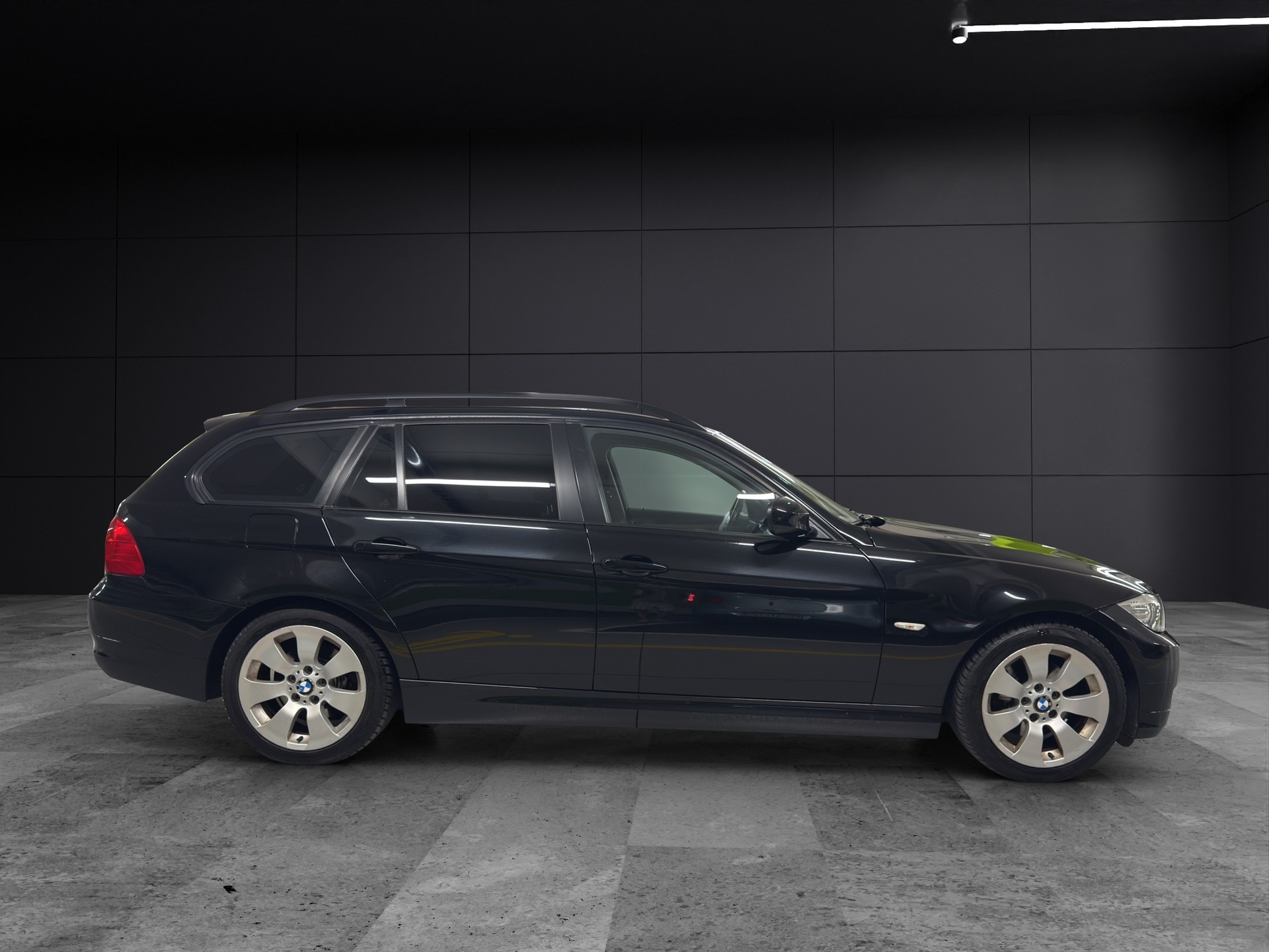 BMW 320i Touring Steptronic-image-3