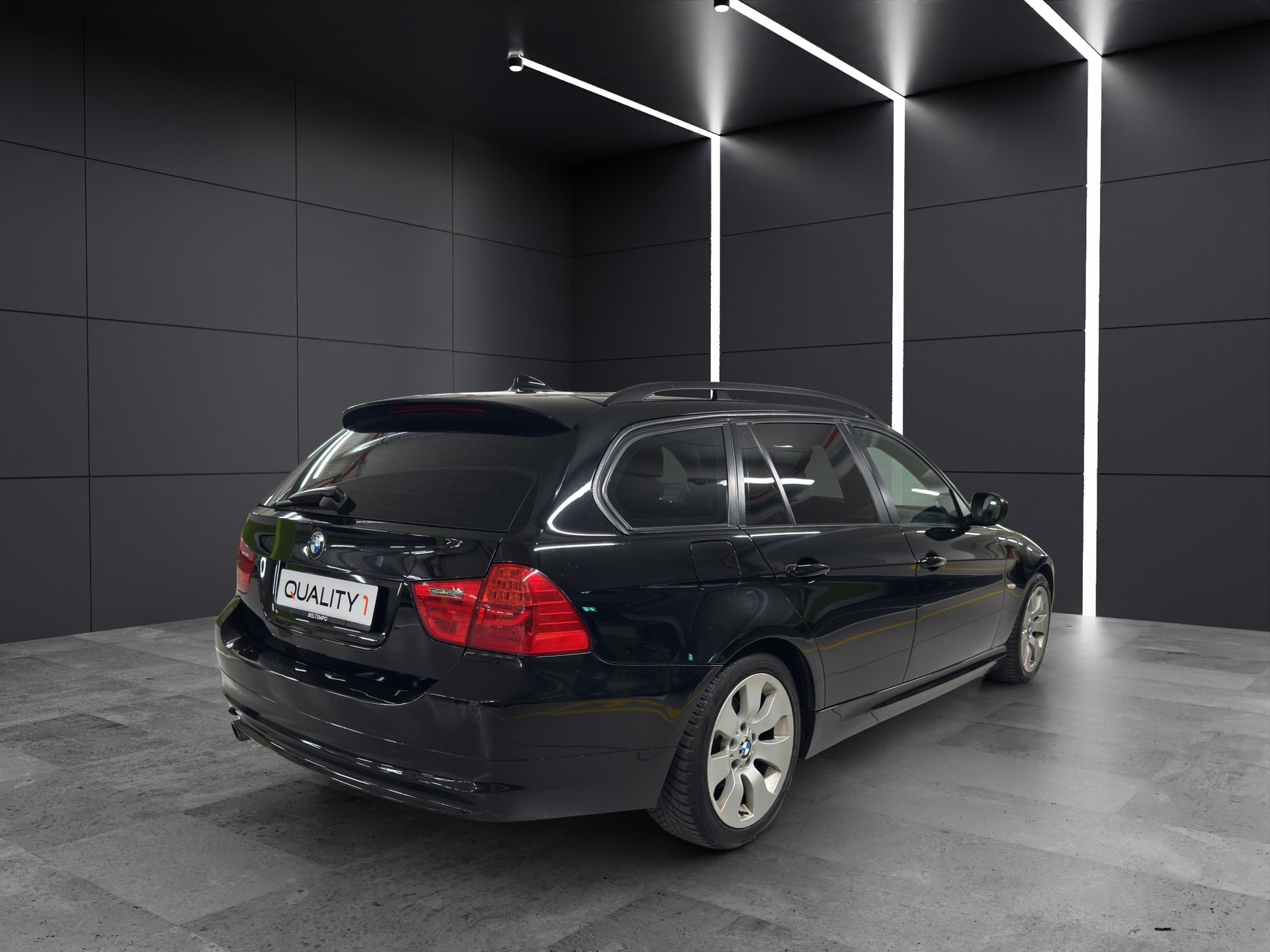 BMW 320i Touring Steptronic-image-4