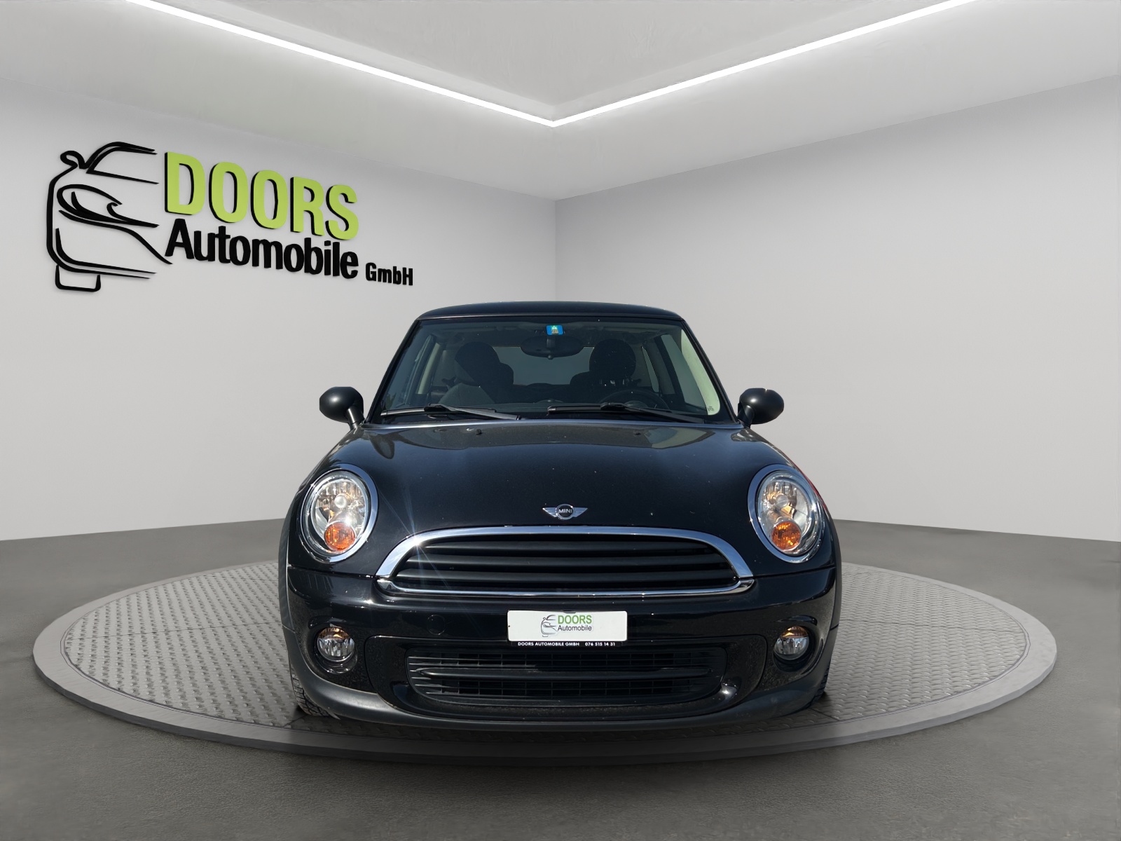 MINI One-showroom-element-2