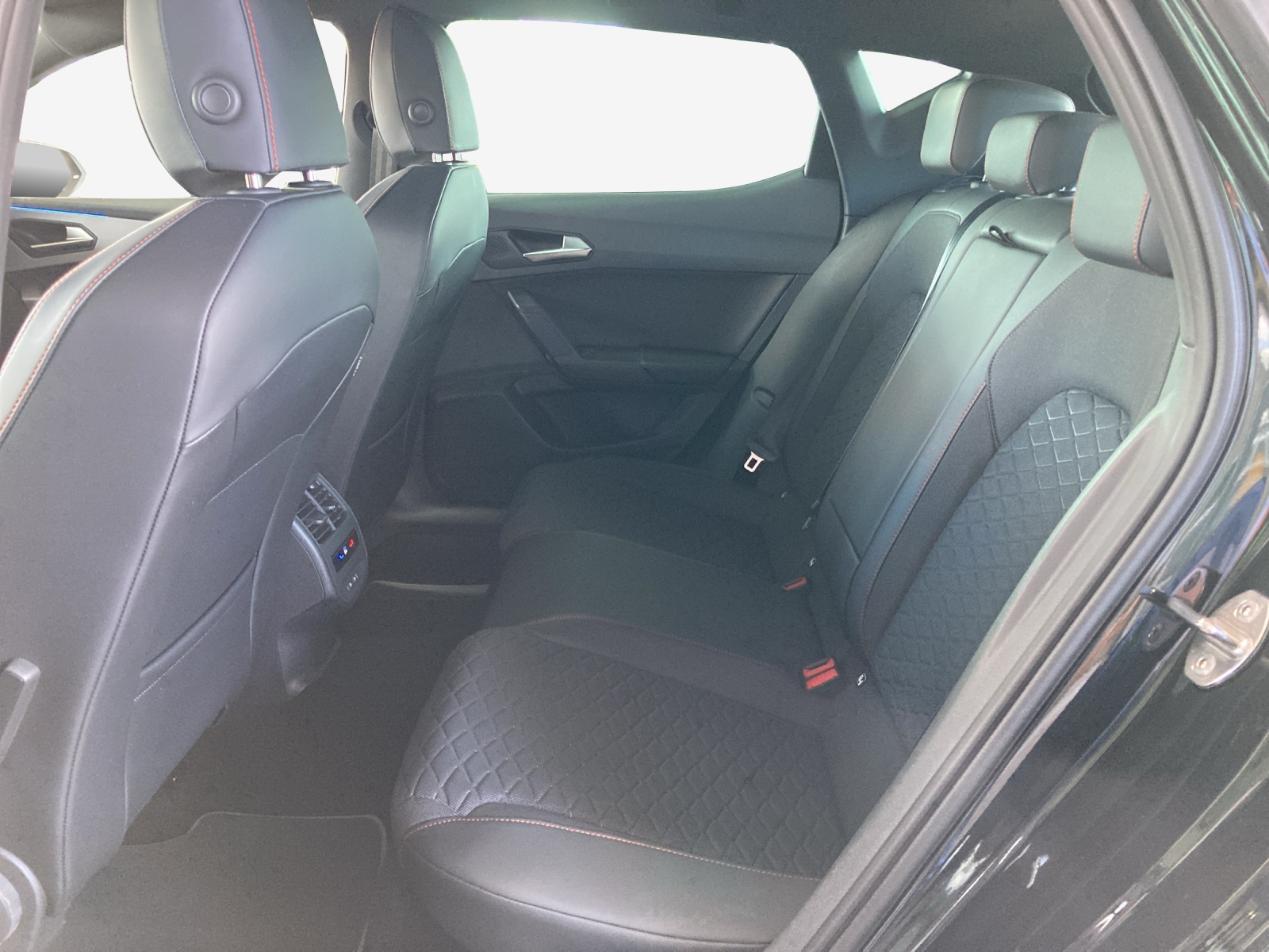 SEAT Leon 1.5 eHybrid pHEV DSG FR-image-11