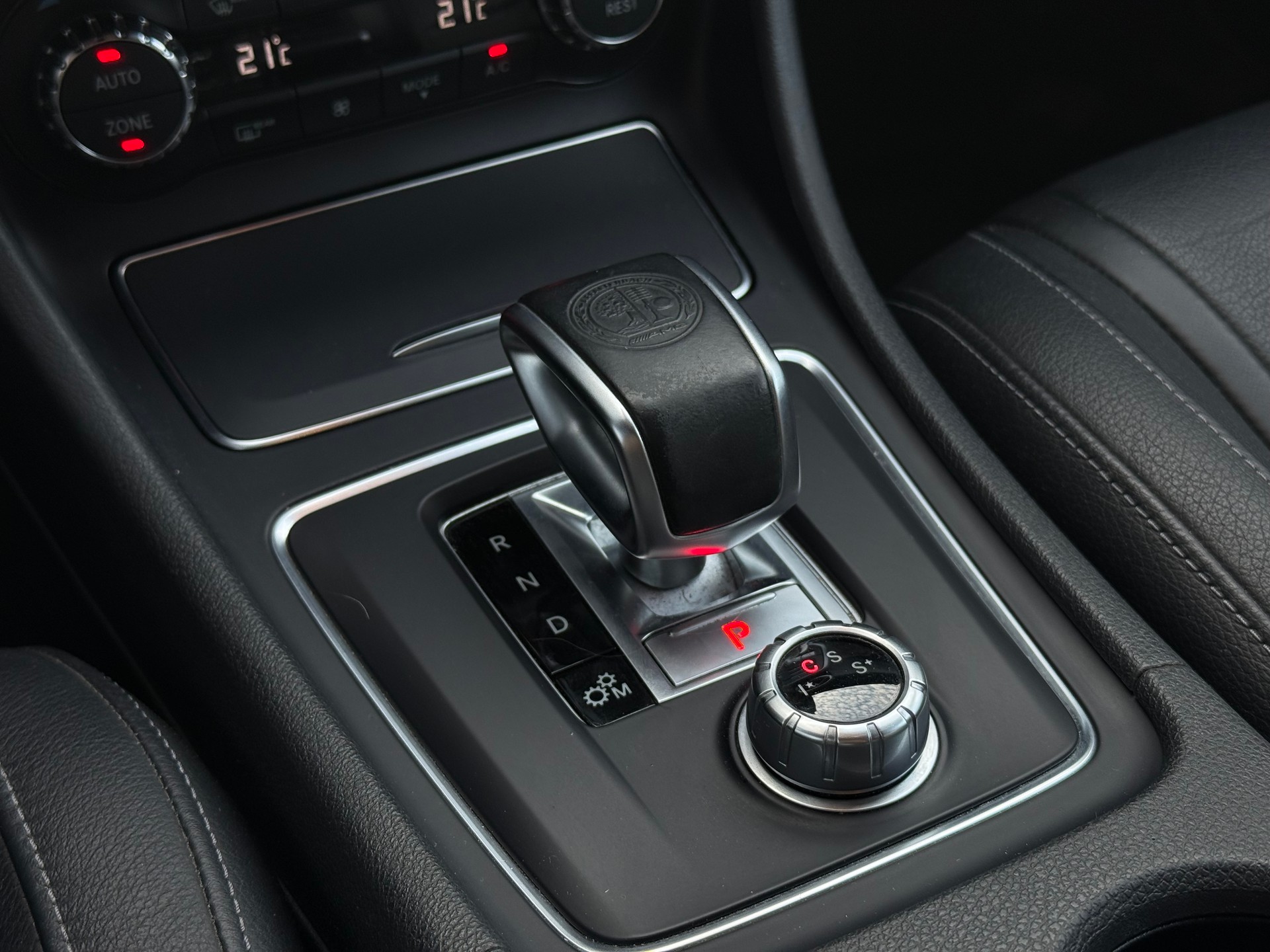 MERCEDES-BENZ A 45 AMG 4Matic Speedshift 7G-DCT-image-21