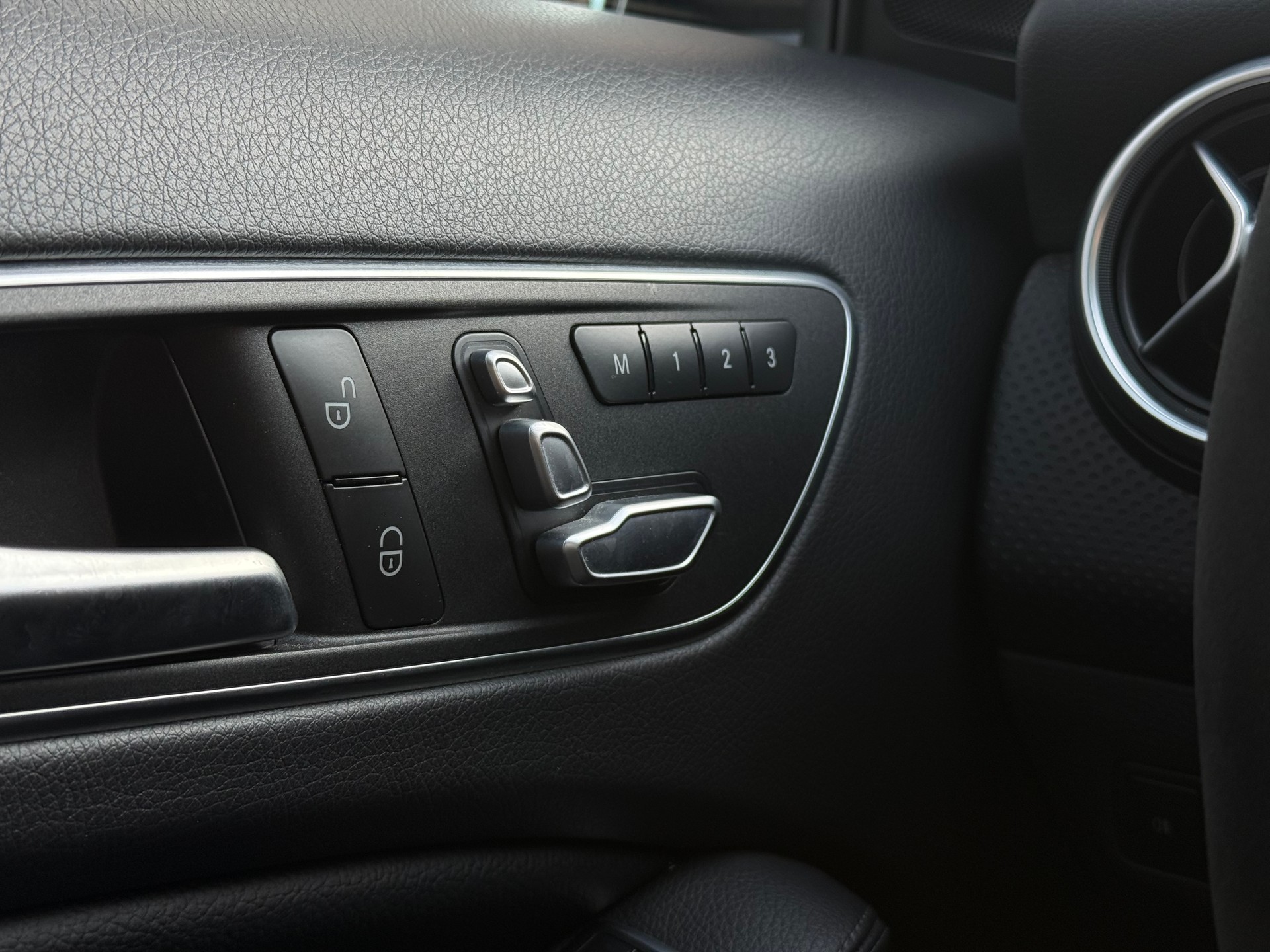 MERCEDES-BENZ A 45 AMG 4Matic Speedshift 7G-DCT-image-25