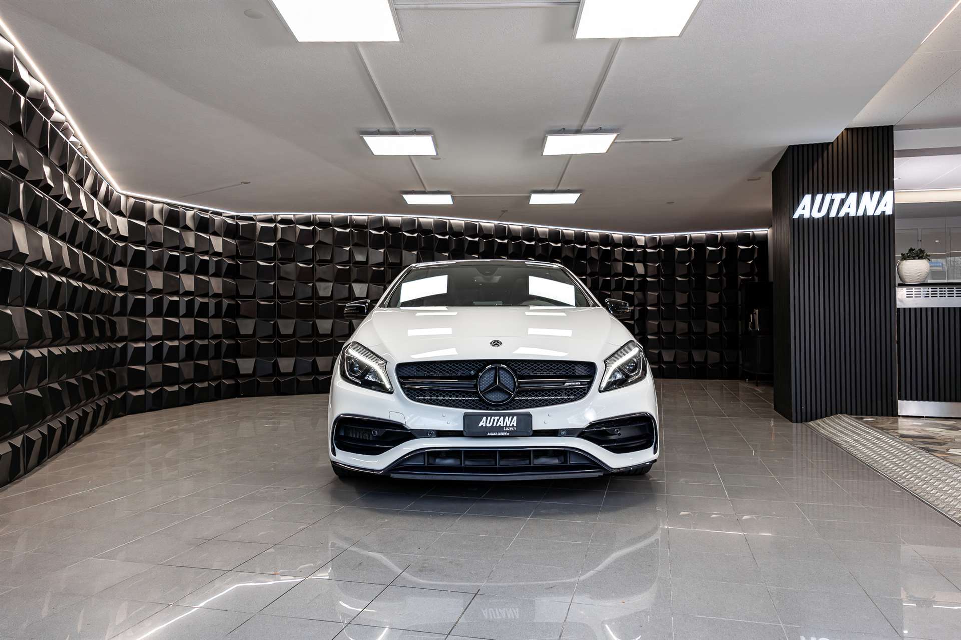 MERCEDES-BENZ A 45 AMG 4Matic Speedshift 7G-DCT-showroom-element-3