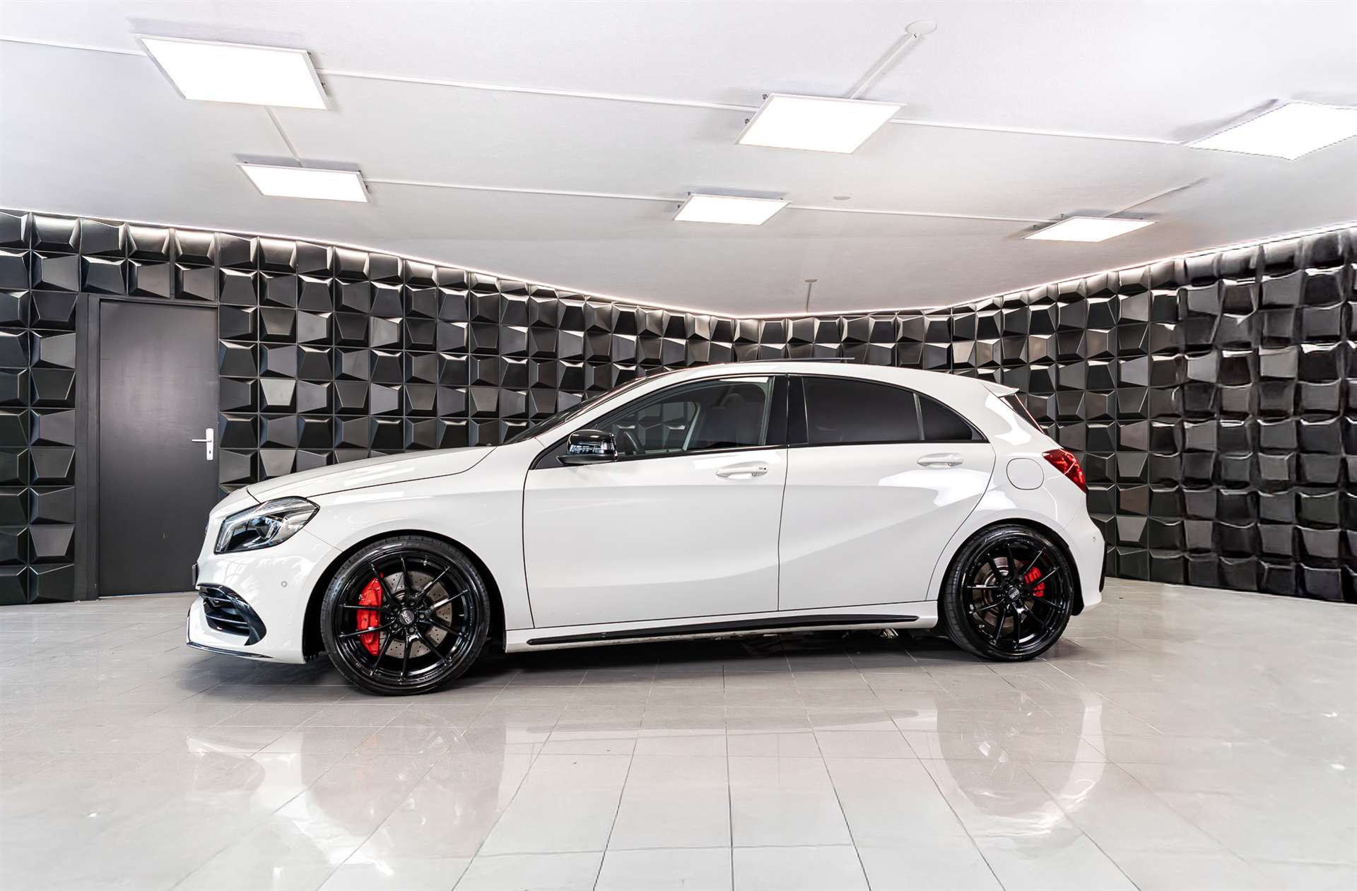 MERCEDES-BENZ A 45 AMG 4Matic Speedshift 7G-DCT-showroom-element-1
