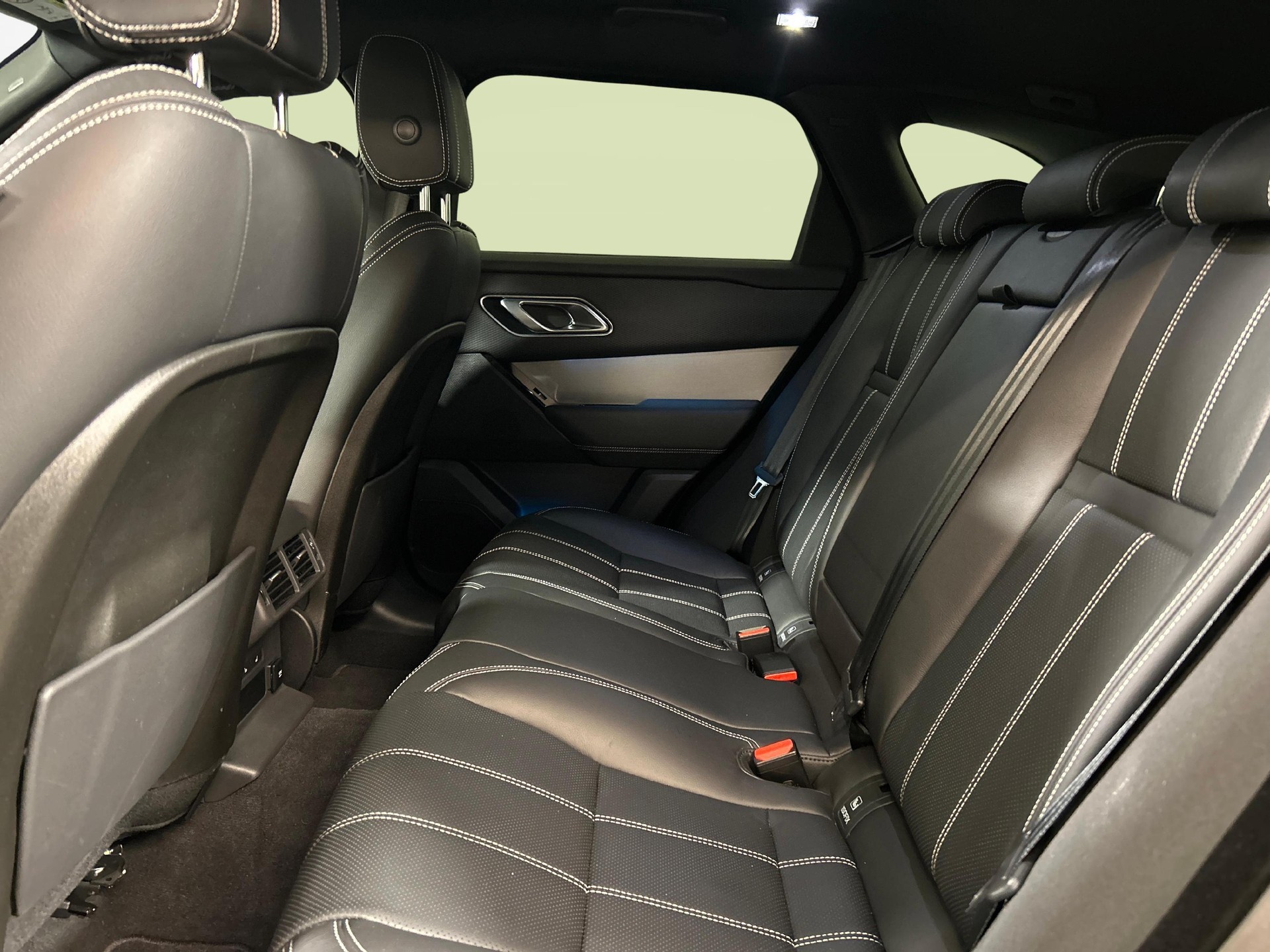 LAND ROVER Range Rover Velar 3.0 D 300 R-Dynamic S-showroom-element-3