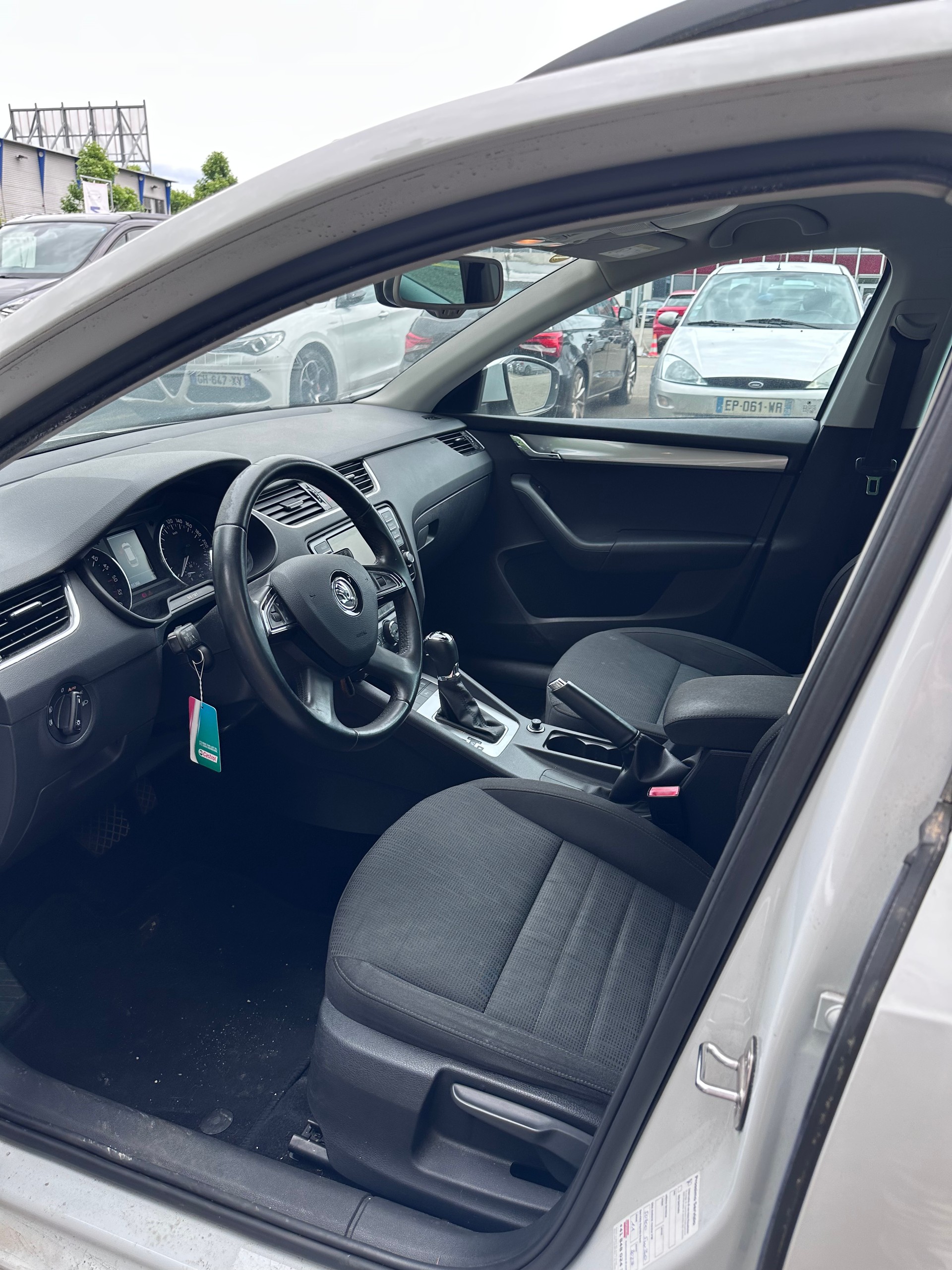 SKODA Octavia Combi 2.0 TDI Swiss Edition 4x4 DSG-image-9