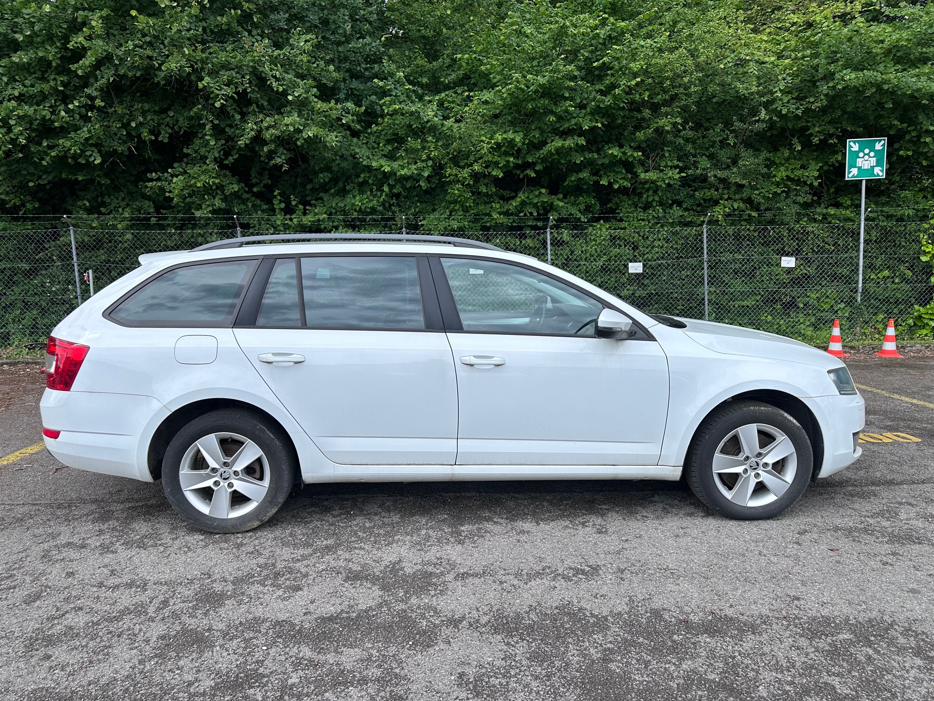 SKODA Octavia Combi 2.0 TDI Swiss Edition 4x4 DSG-image-4