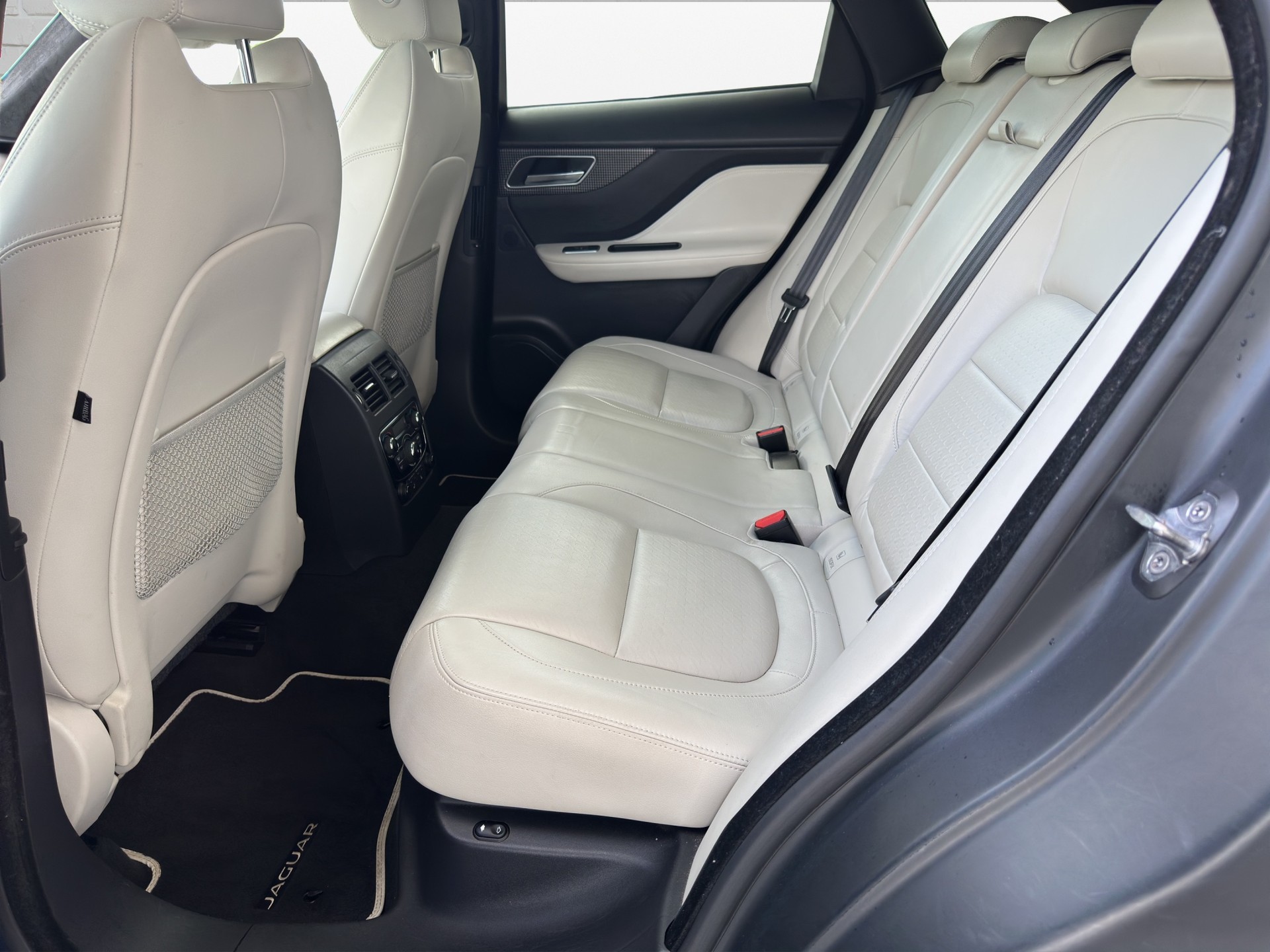 JAGUAR F-Pace 3.0 TD R-Sport AWD Automatik-image-11