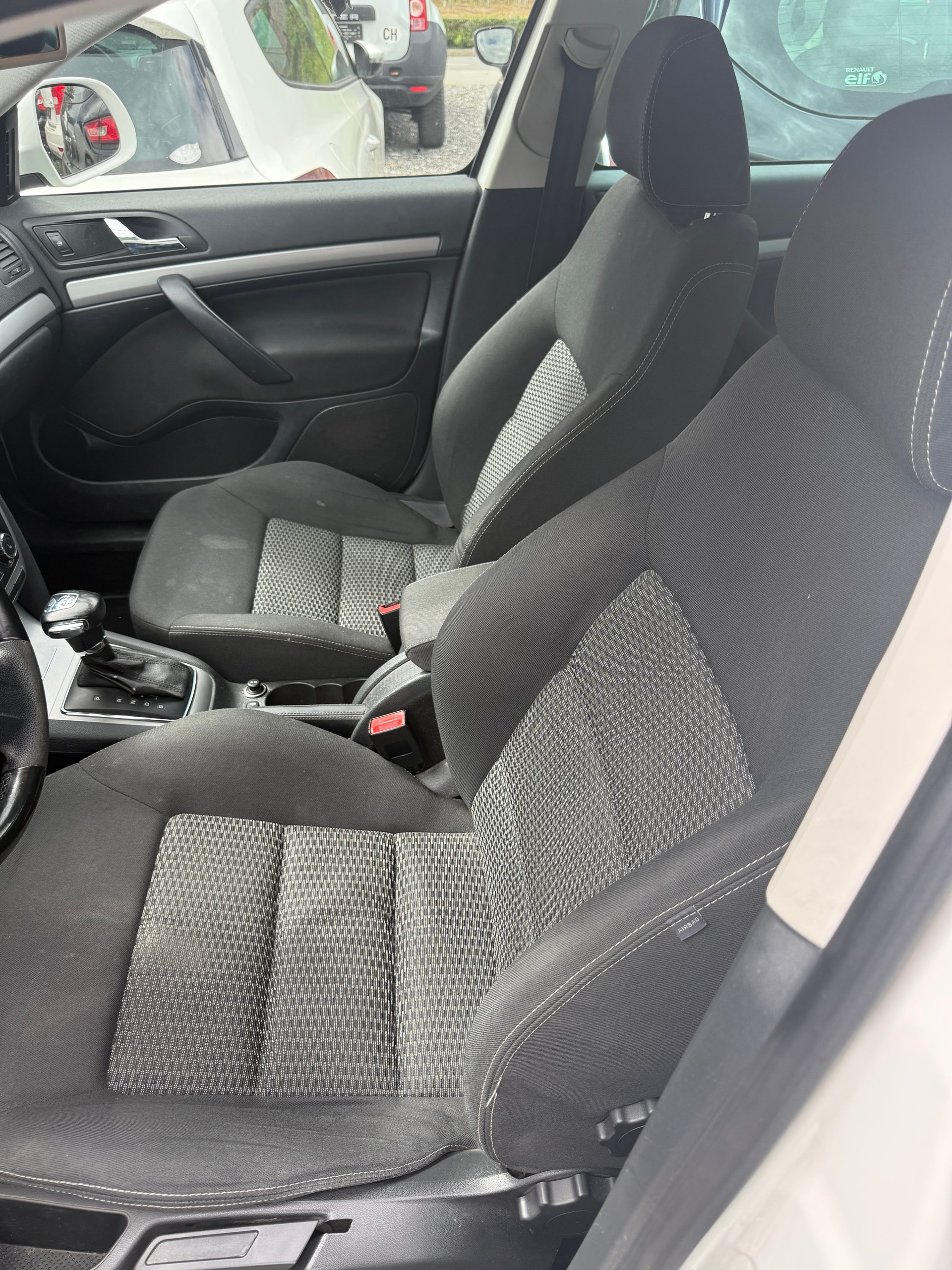 SKODA Octavia Combi 2.0 TDI Adventure 4x4 DSG-image-12