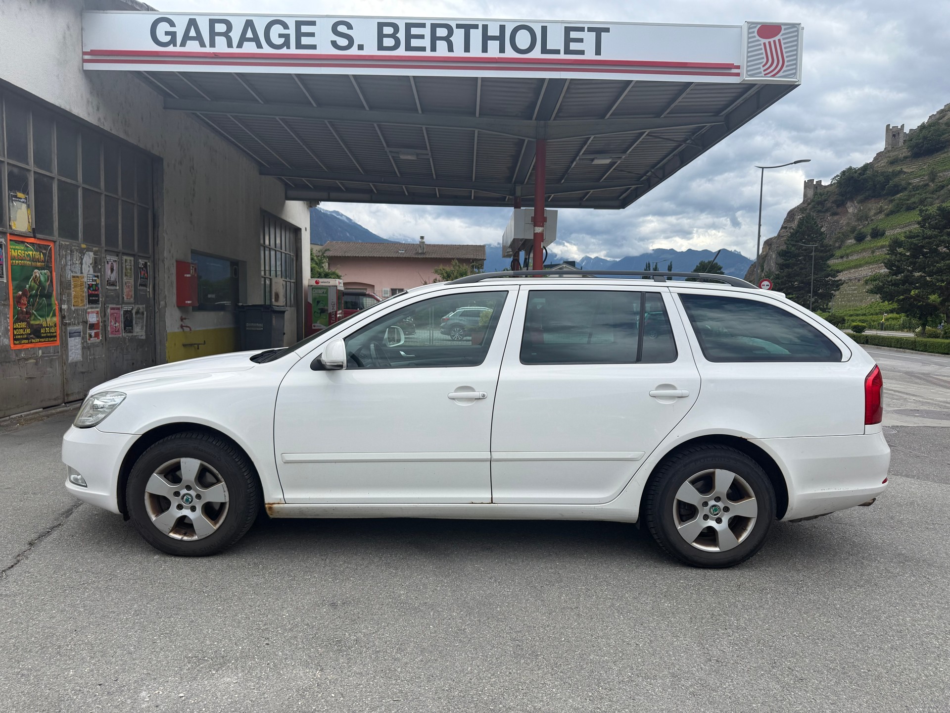 SKODA Octavia Combi 2.0 TDI Adventure 4x4 DSG-image-4