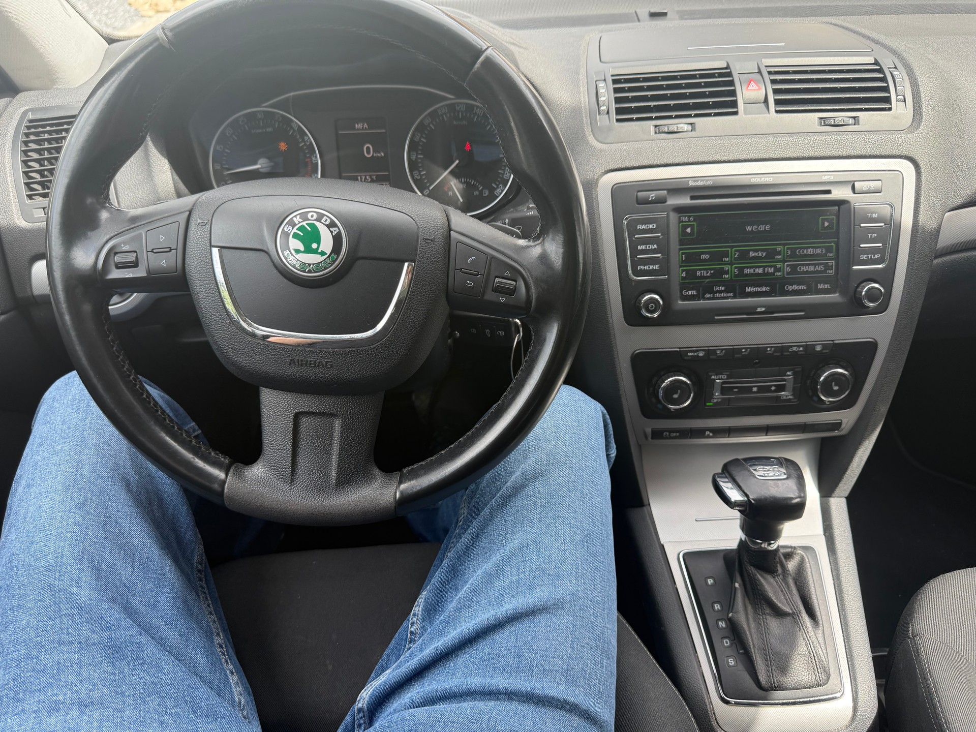 SKODA Octavia Combi 2.0 TDI Adventure 4x4 DSG-image-9
